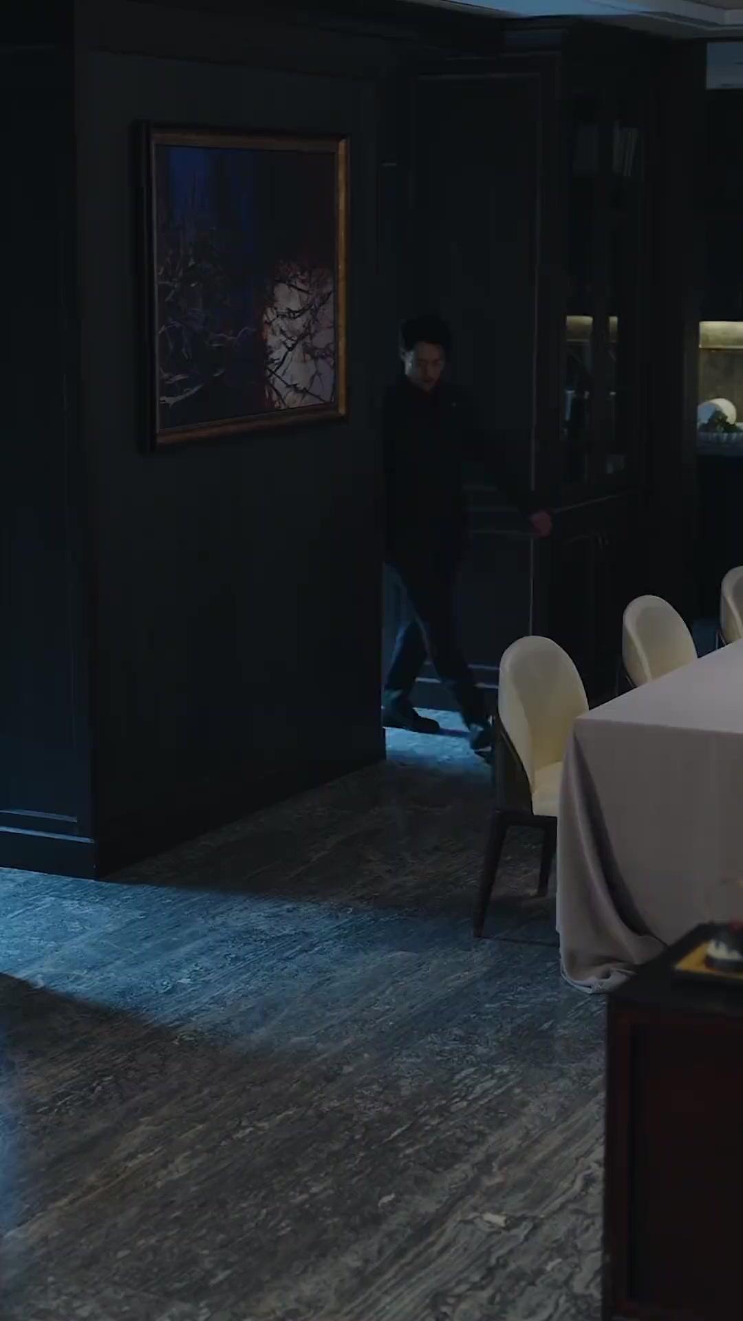 バラは棘を隠して咲く