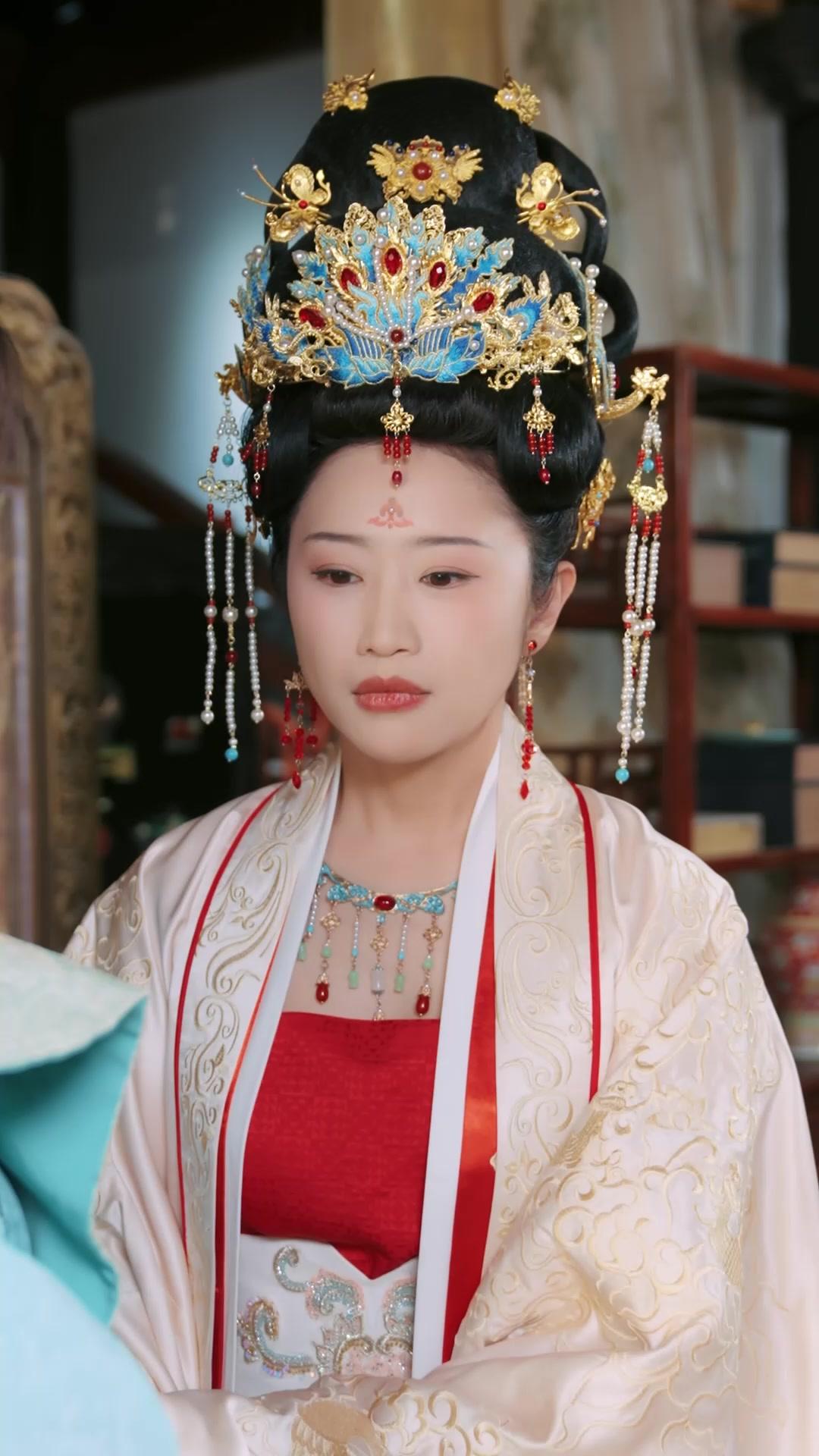  Putri Hoki Bikin Heboh Istana