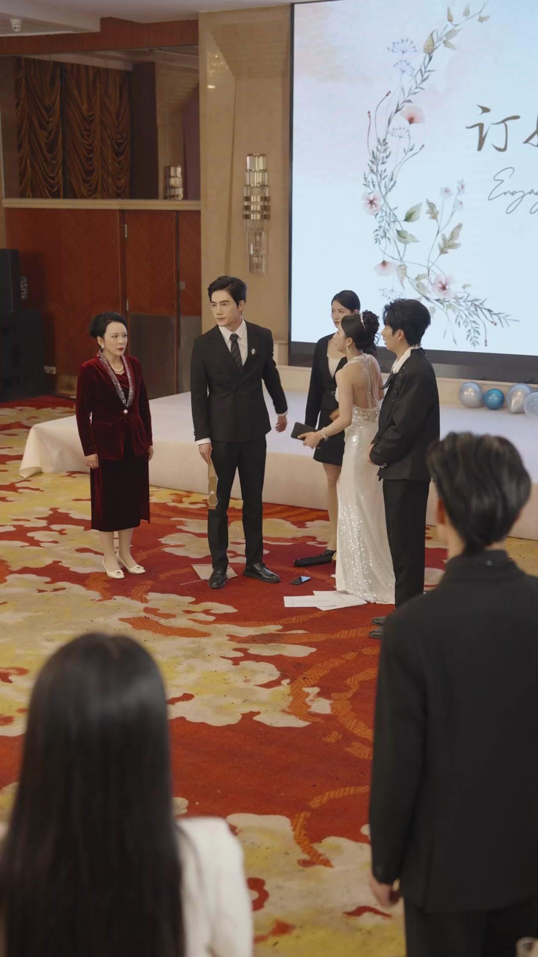 A Tia da Cantina É a Verdadeira Chefe