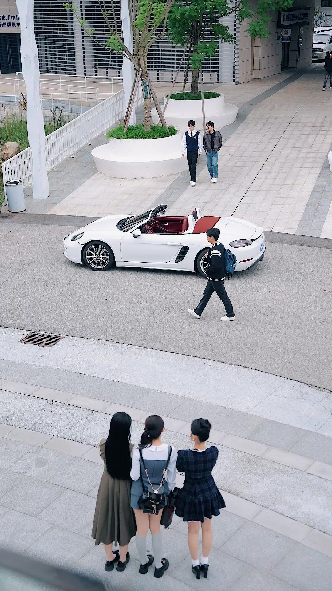 LA PAUVRE DEVIENT REINE