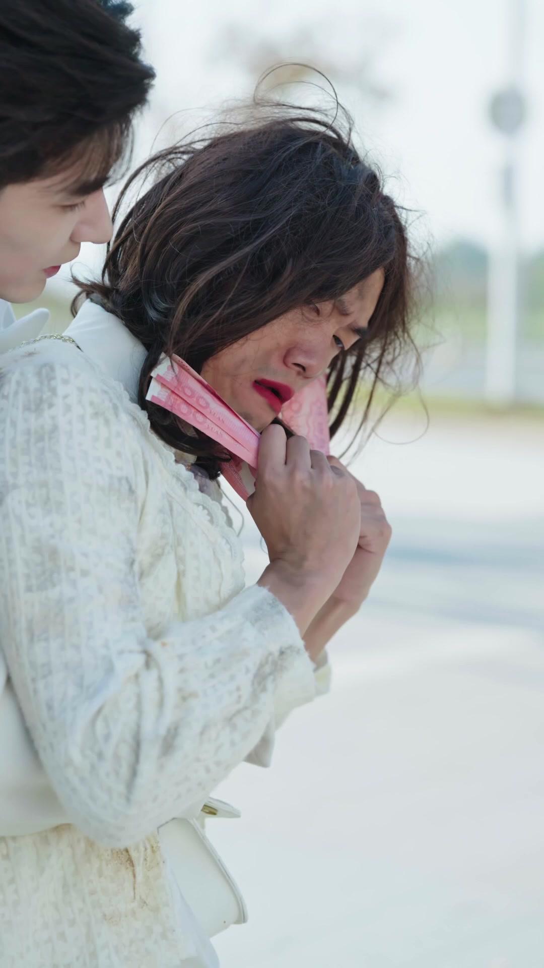 ¡Cuida más a mi esposa!