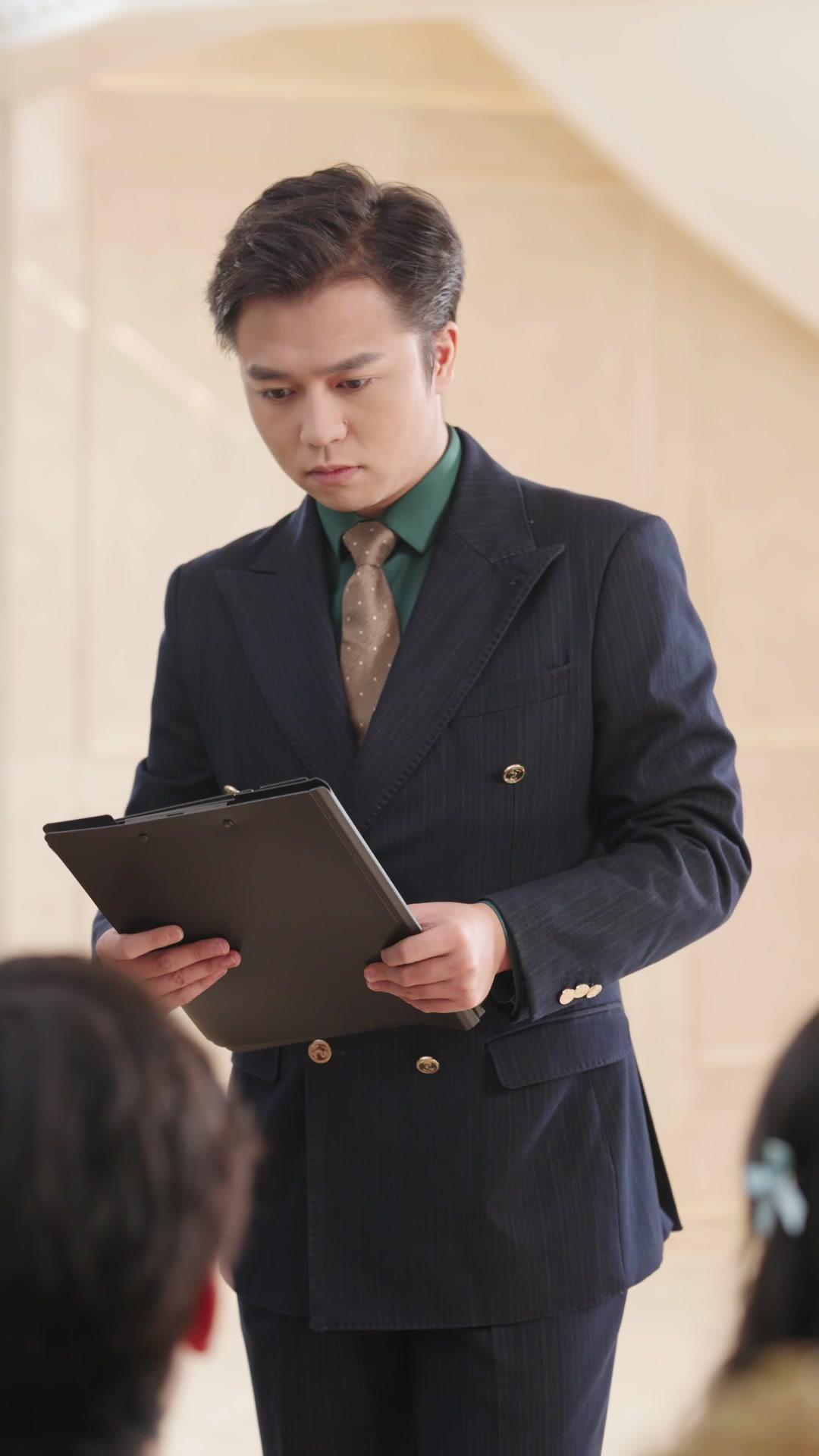 Skrip Di Tangan, Dunia Milikku