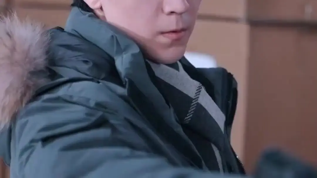 Deadly Cold Wave: When a Scarf Becomes a Weapon