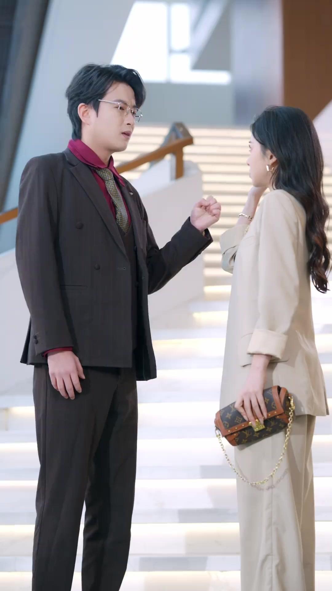 MA MÈRE REVIENT, TREMBLEZ