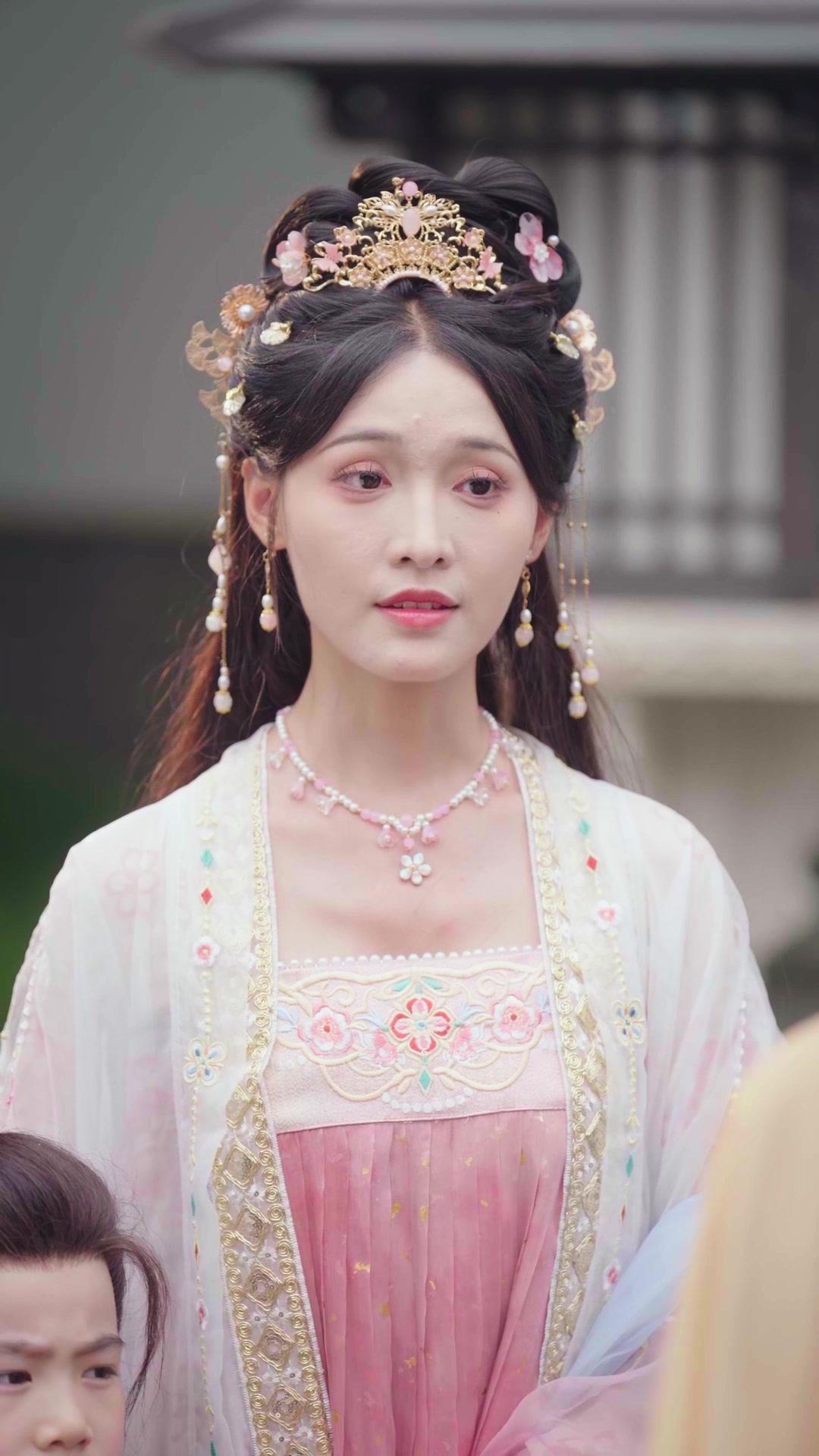 Mom, Daddy is the Prince!