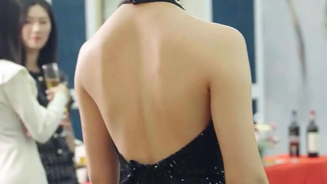 Oops! Turns Out My Husband Is a Billionaire: The Red Box That Shattered the Room