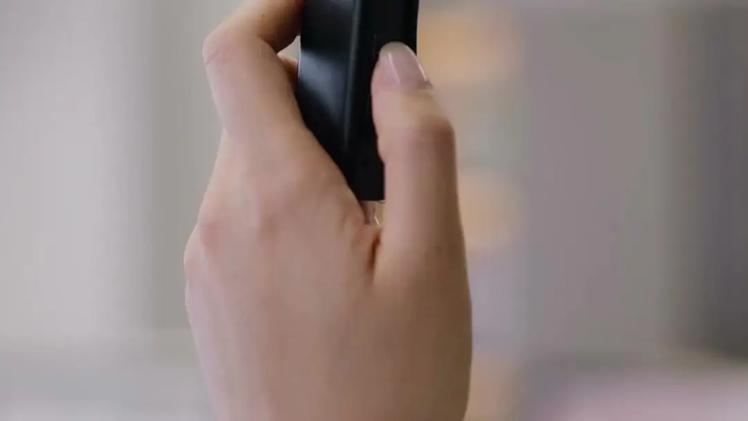 My Groupie Honey is a Movie Star: When the Intern Holds the Truth