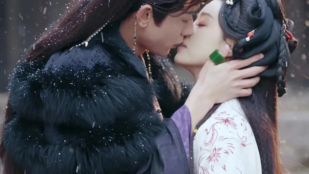 Minh Nguyệt Dẫn Tâm: Nụ hôn dưới tuyết và thanh kiếm bỗng chốc rơi