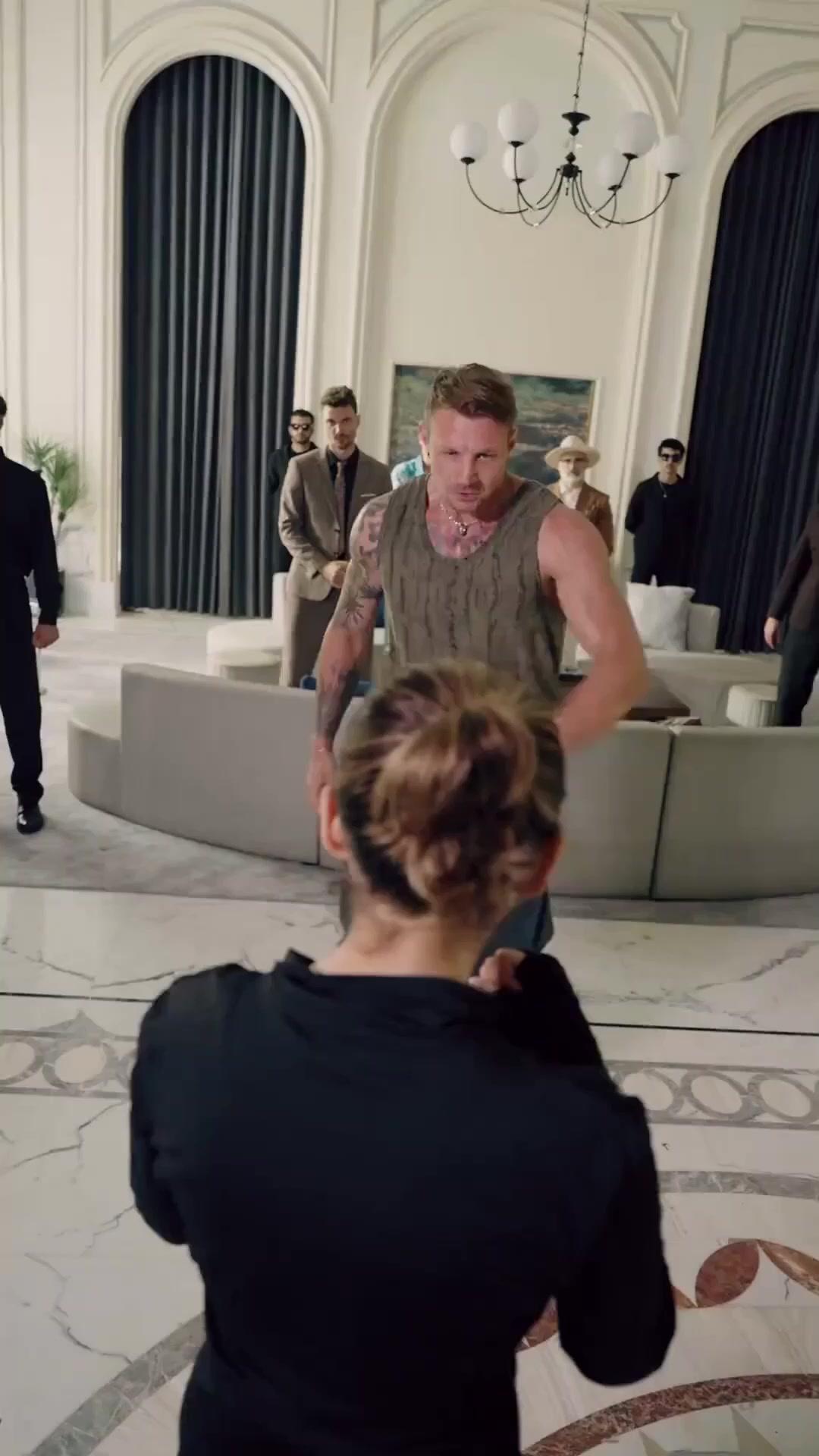 (Doblado) Los puños del engaño