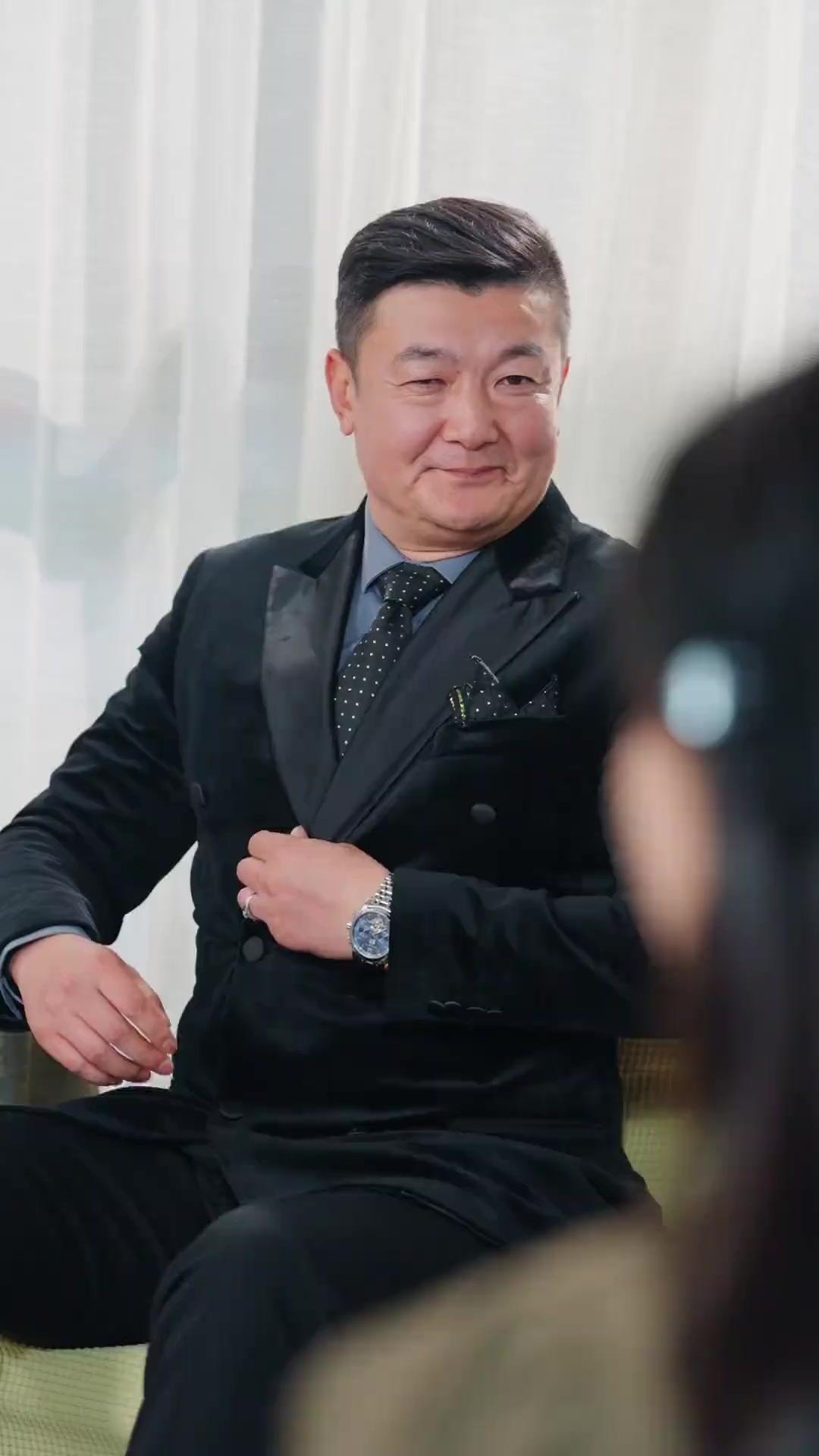 (Doblado) Reina chiquita del tenis de mesa