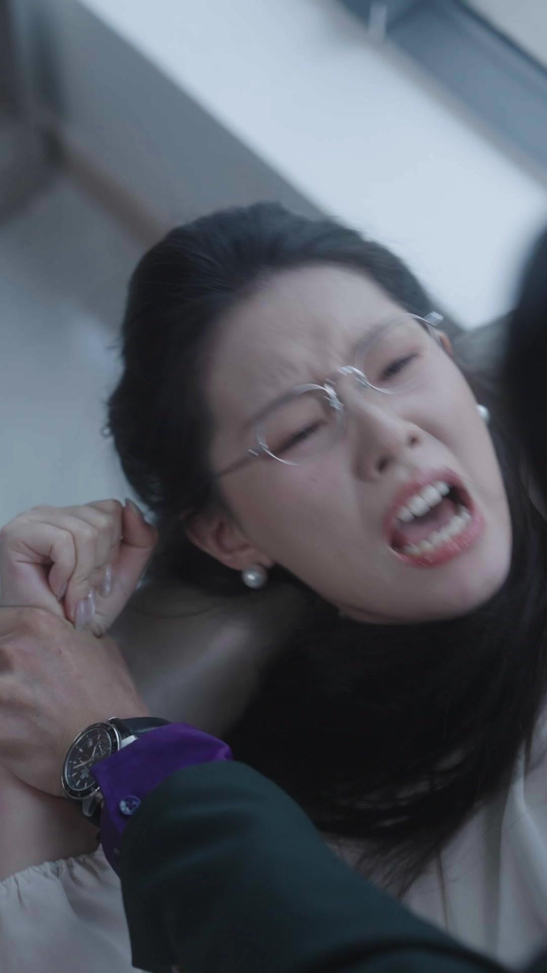 Pacarku Kaya, Hidupku Sempurna