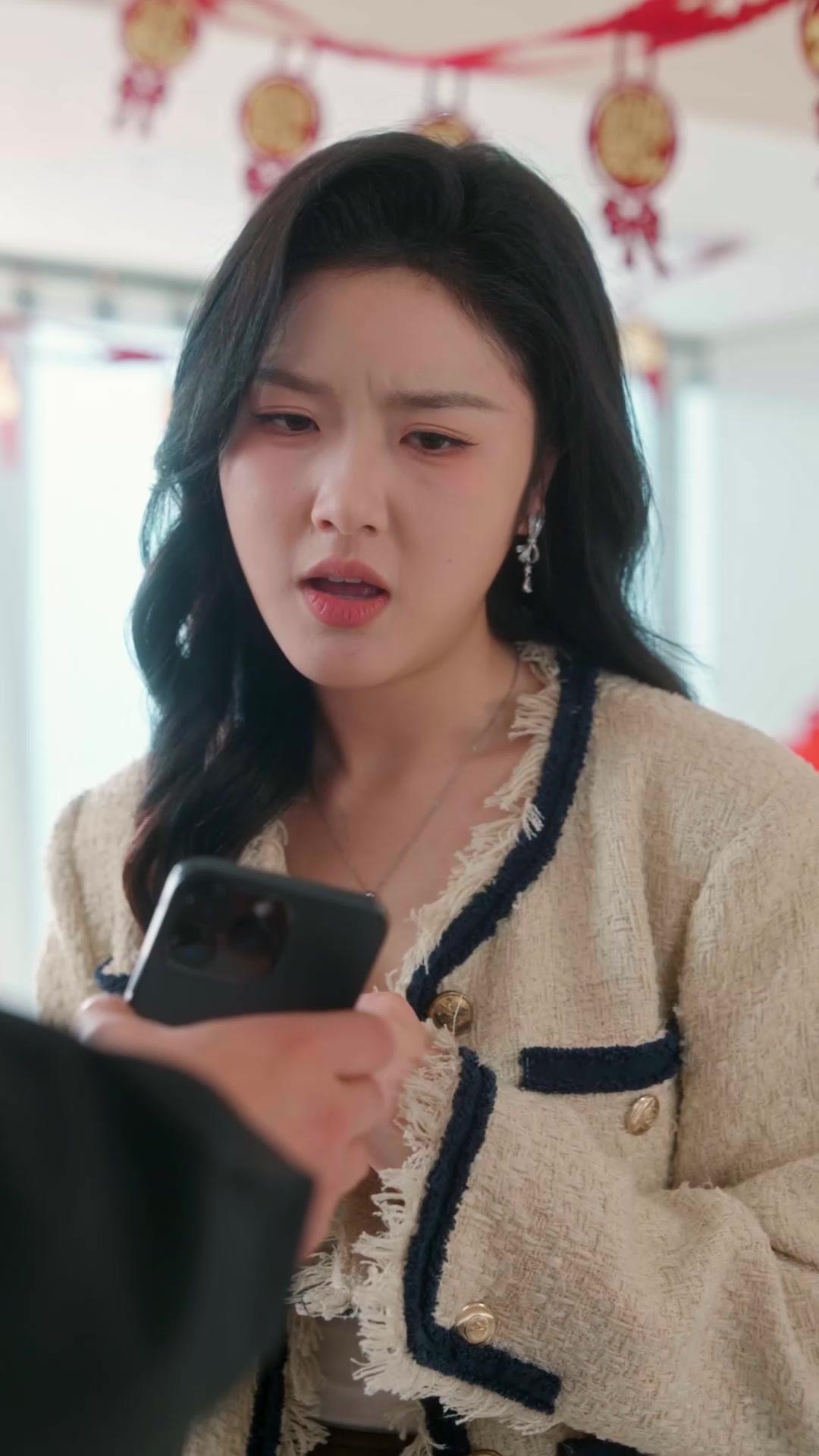 親生女嫌貧，首富子報恩