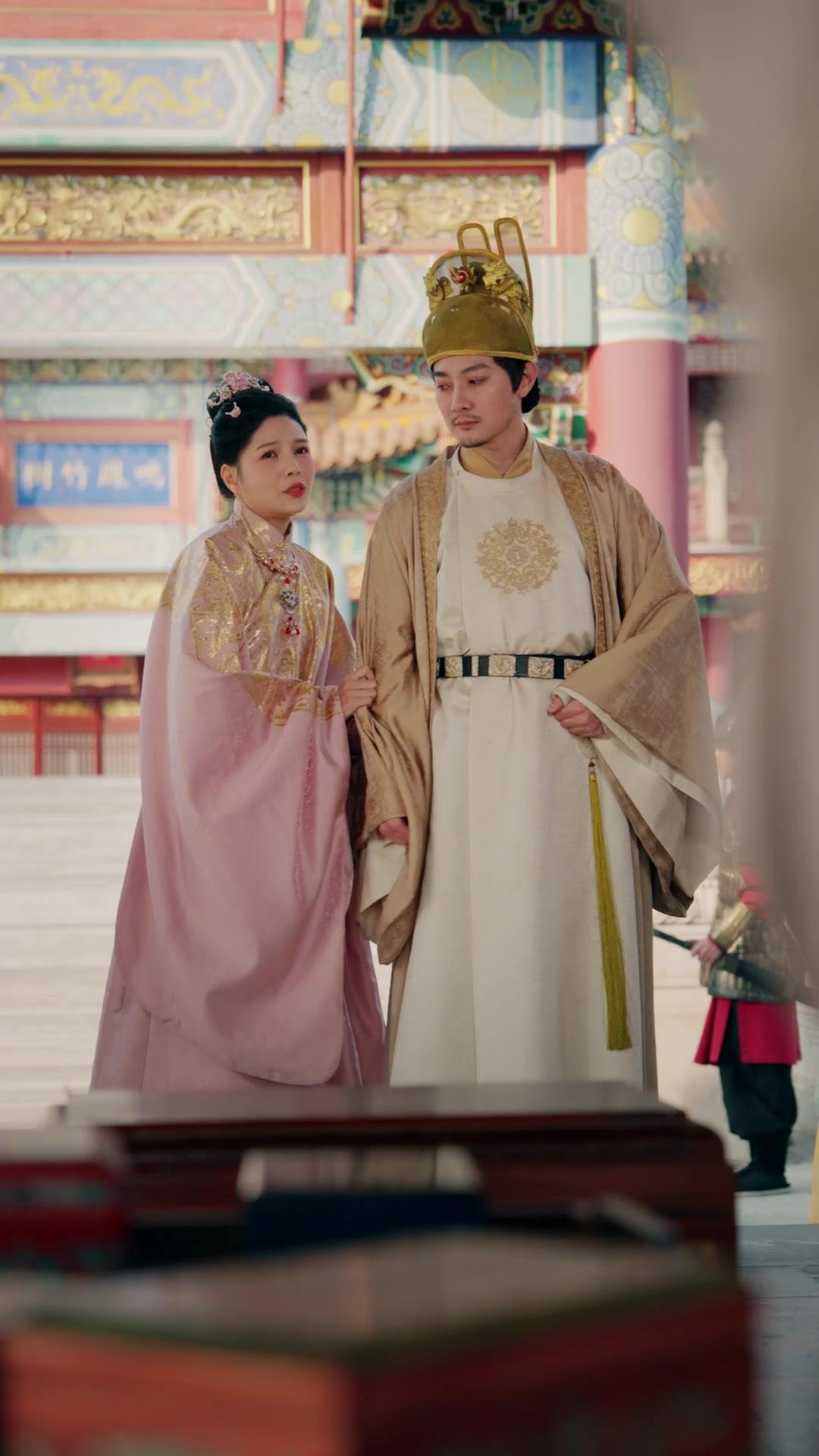 De la traición al trono