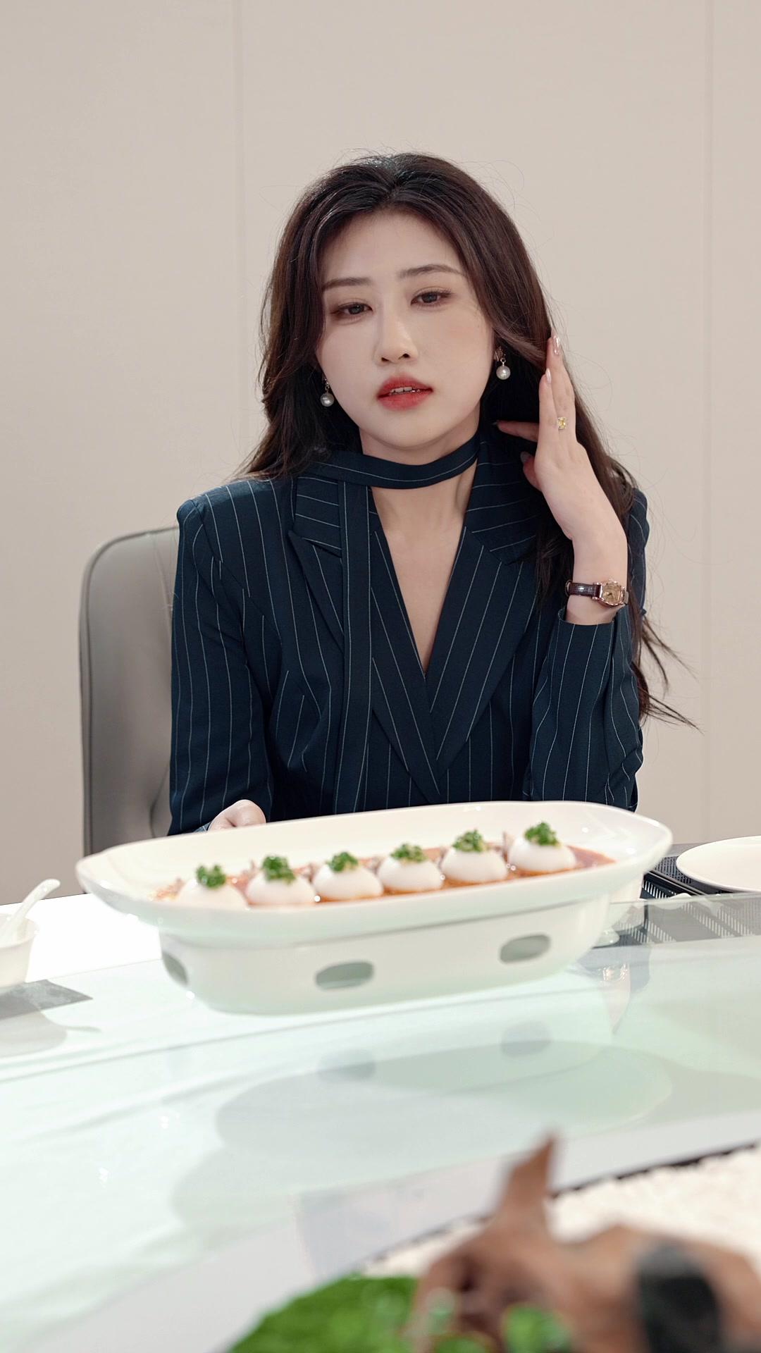 I Delivered Food, She Delivered Herself