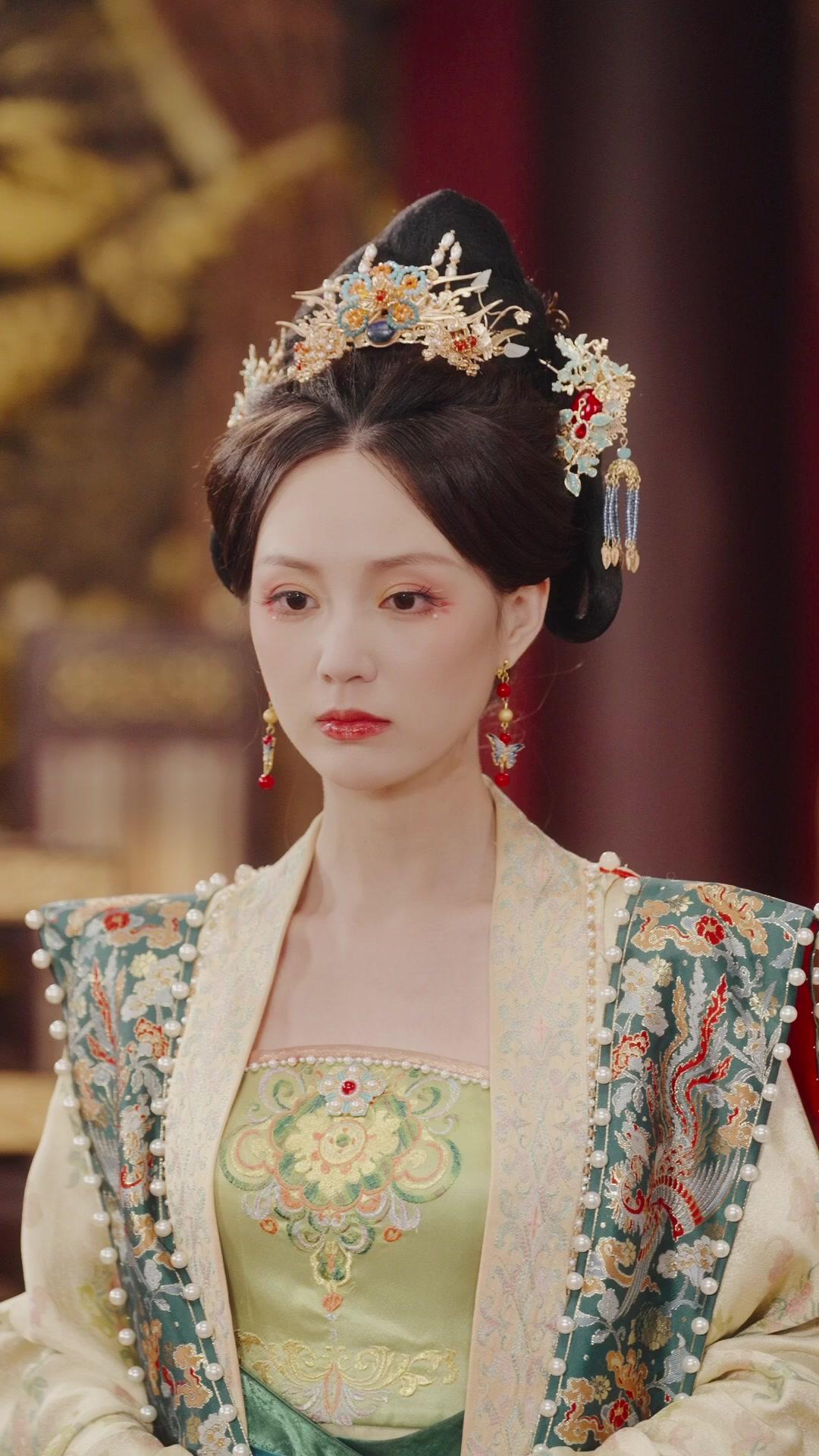 Regina Rinata: Fiamma della Vendetta