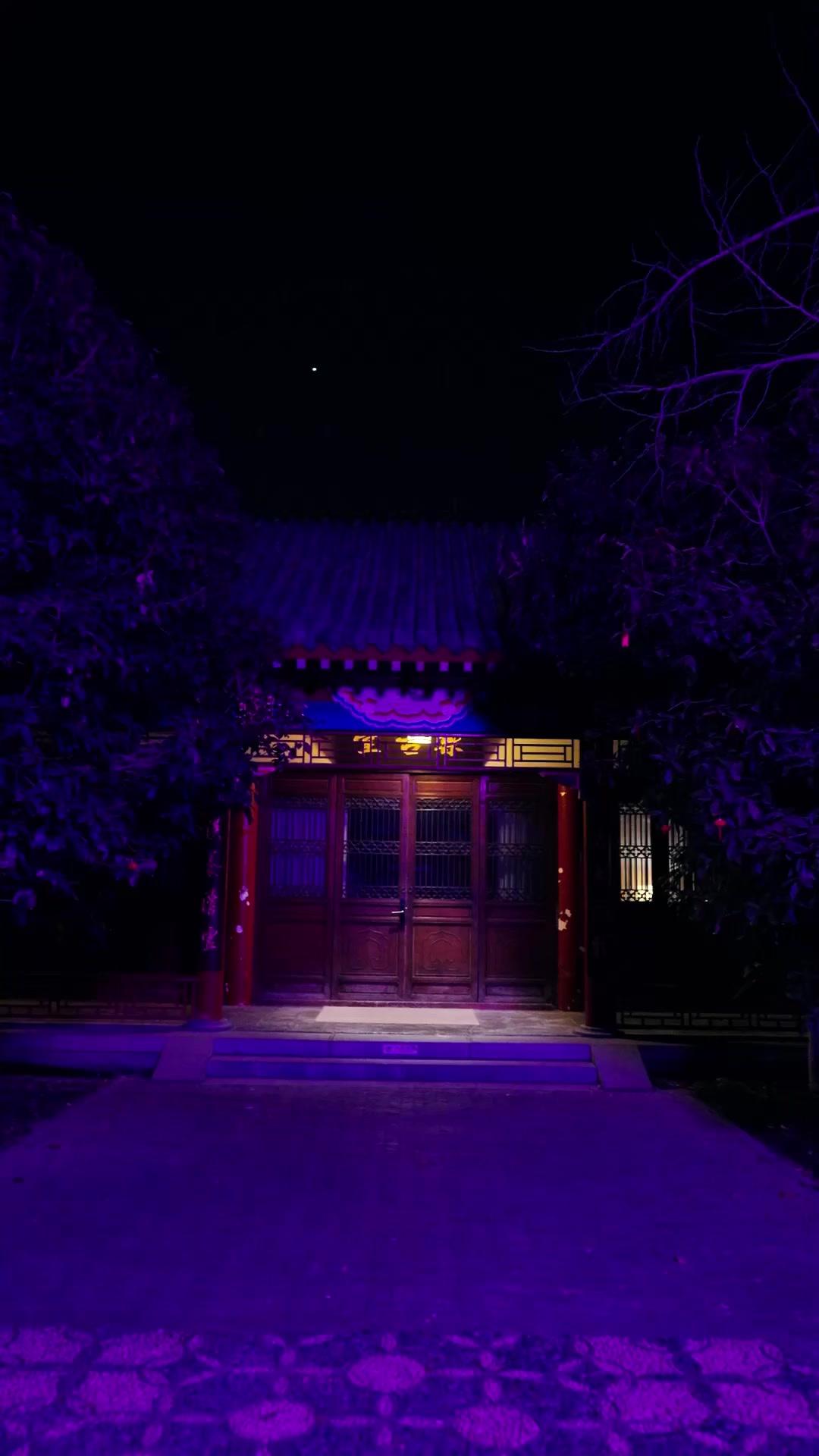 LE SECRET DERRIÈRE DE LA PORTE