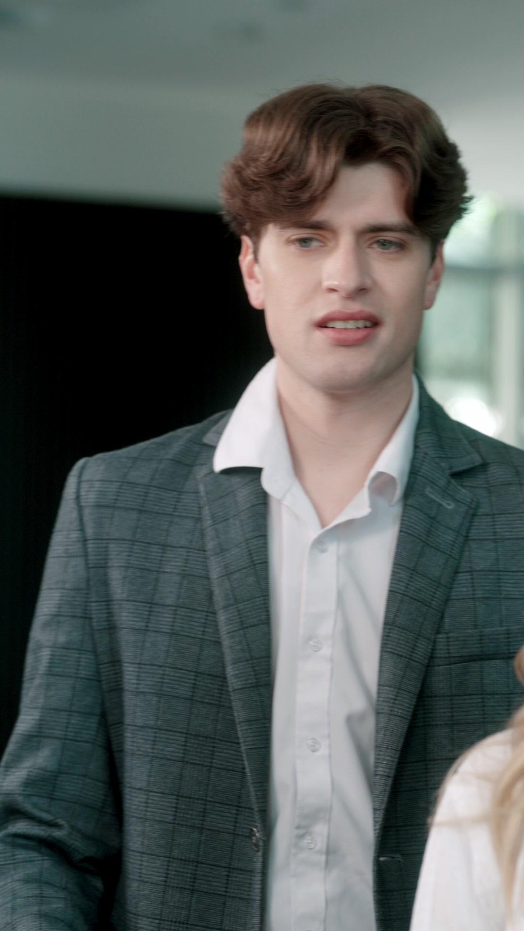 UNBEKANNT: CEO im Bett