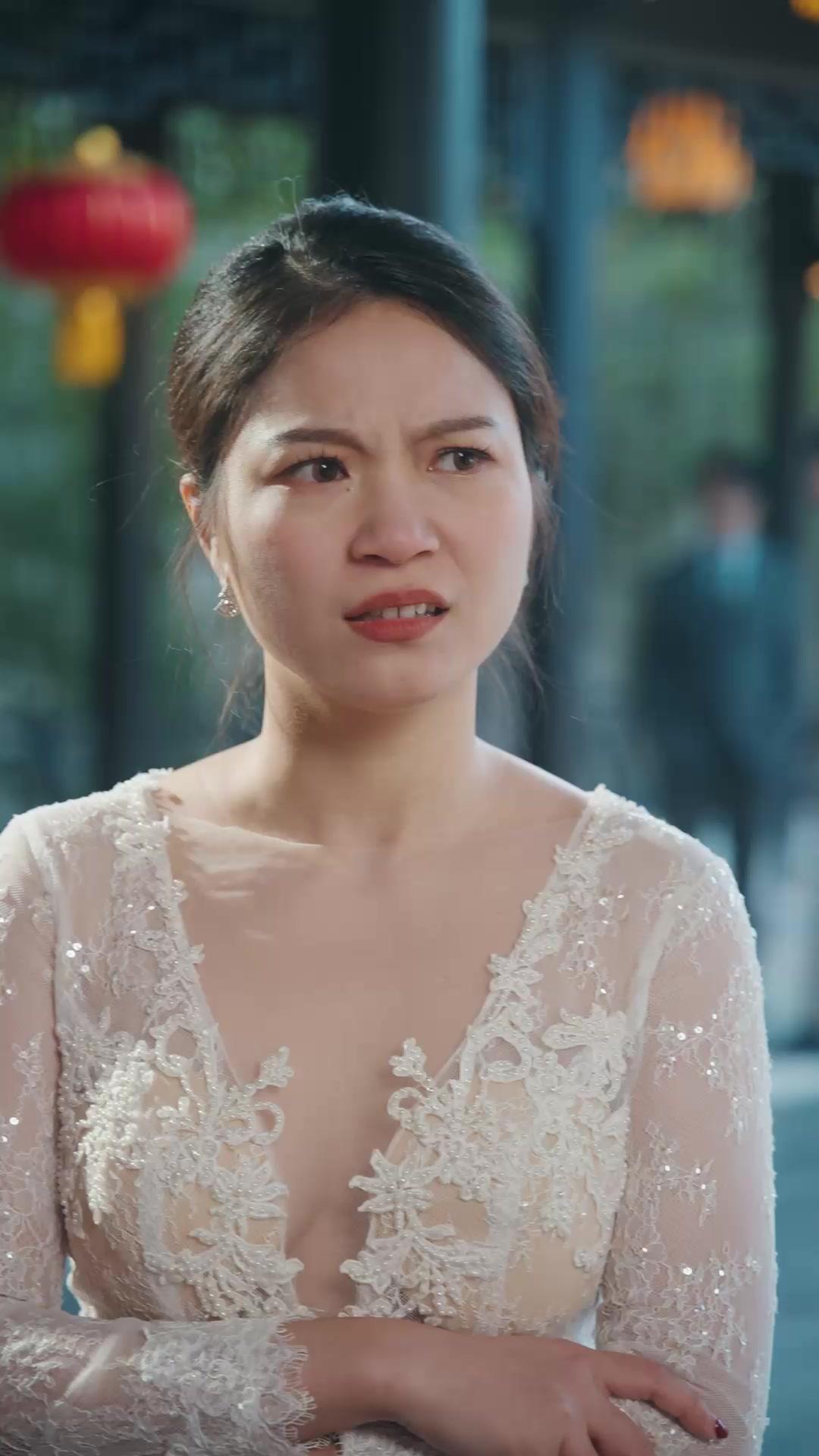 OMG! The "Gold-Digger" is a Warrior Queen!