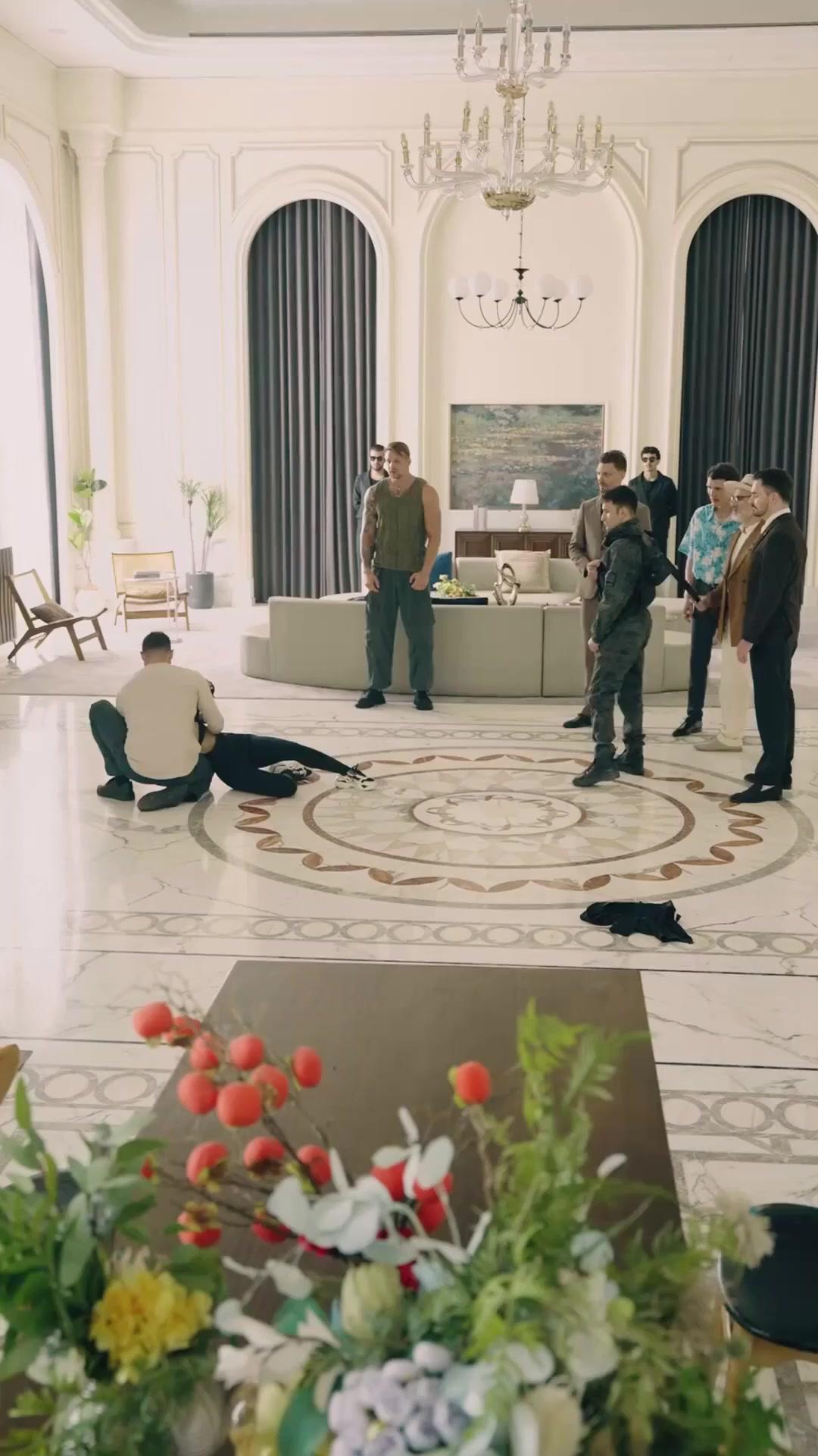 (Doblado) Los puños del engaño