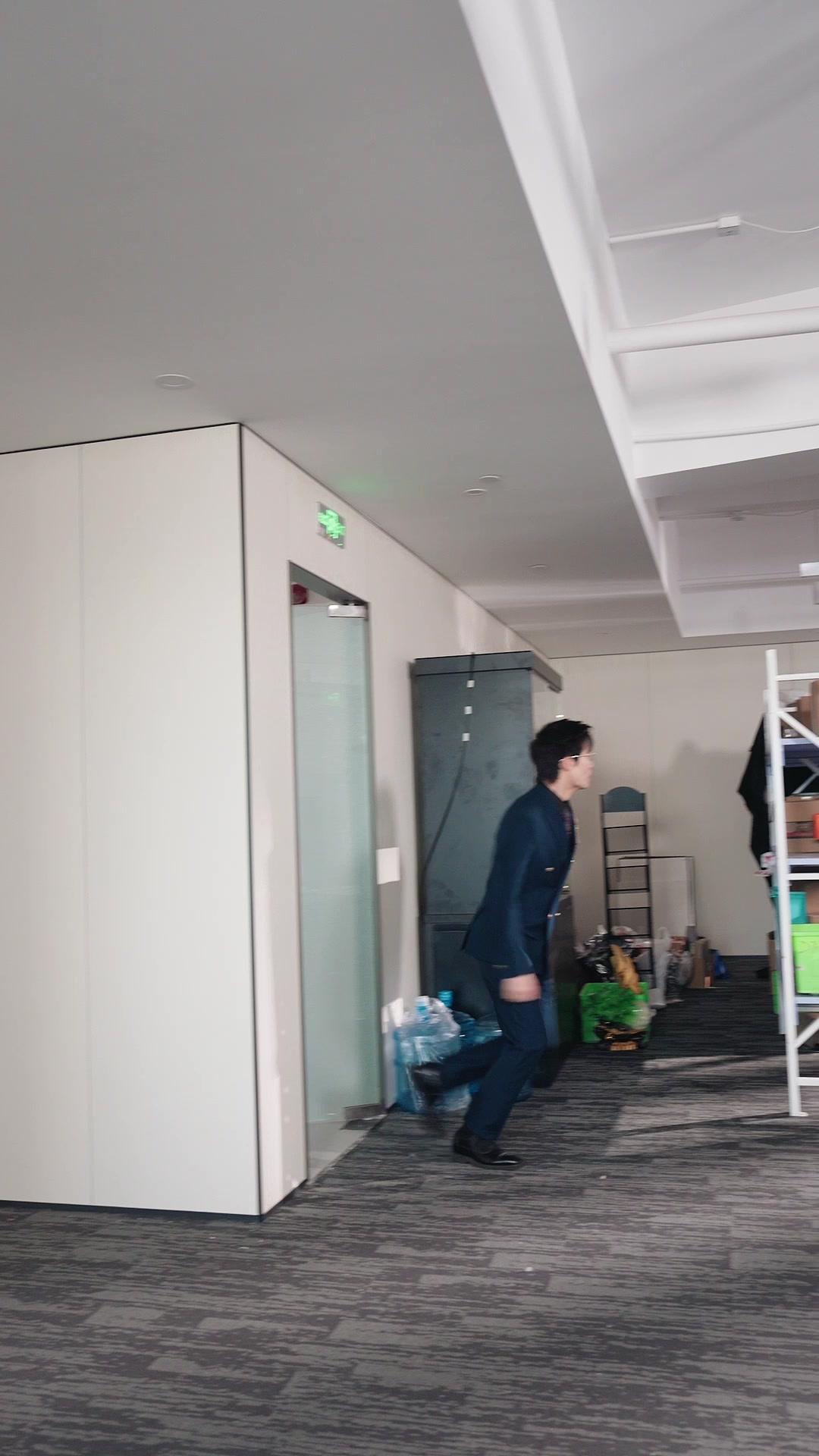 C'EST MOI LA VRAIE, DÉGAGE! 