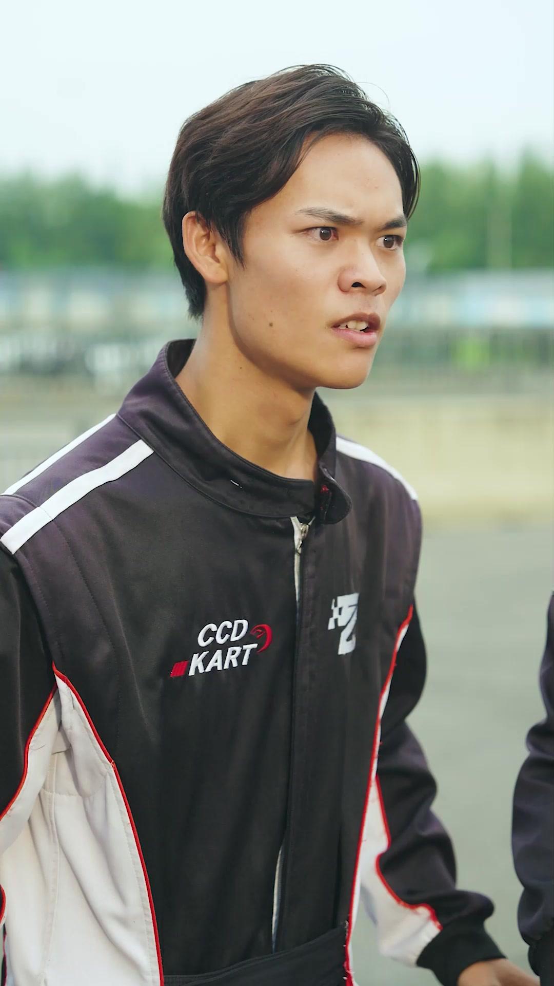 Kidding? That Washer Guy's a Racing PRO!  