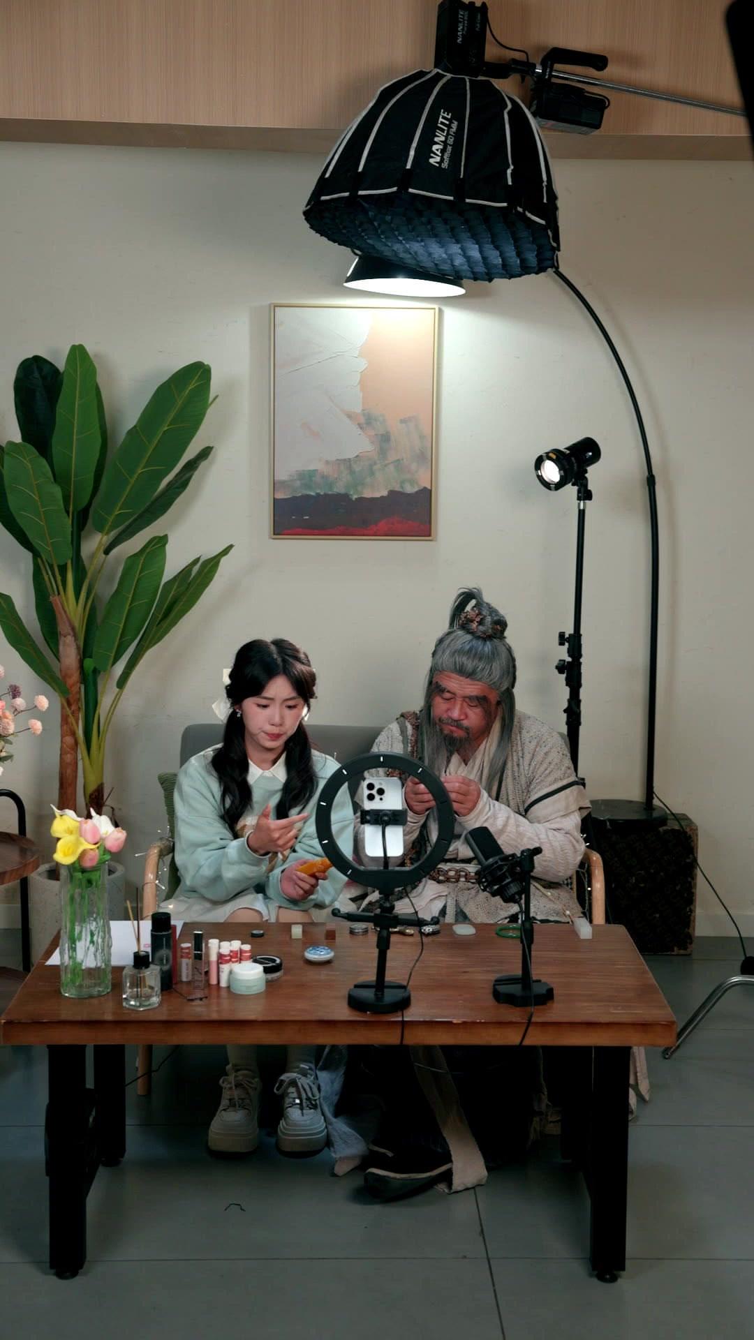  千年老祖在現代：開局認個曾孫女