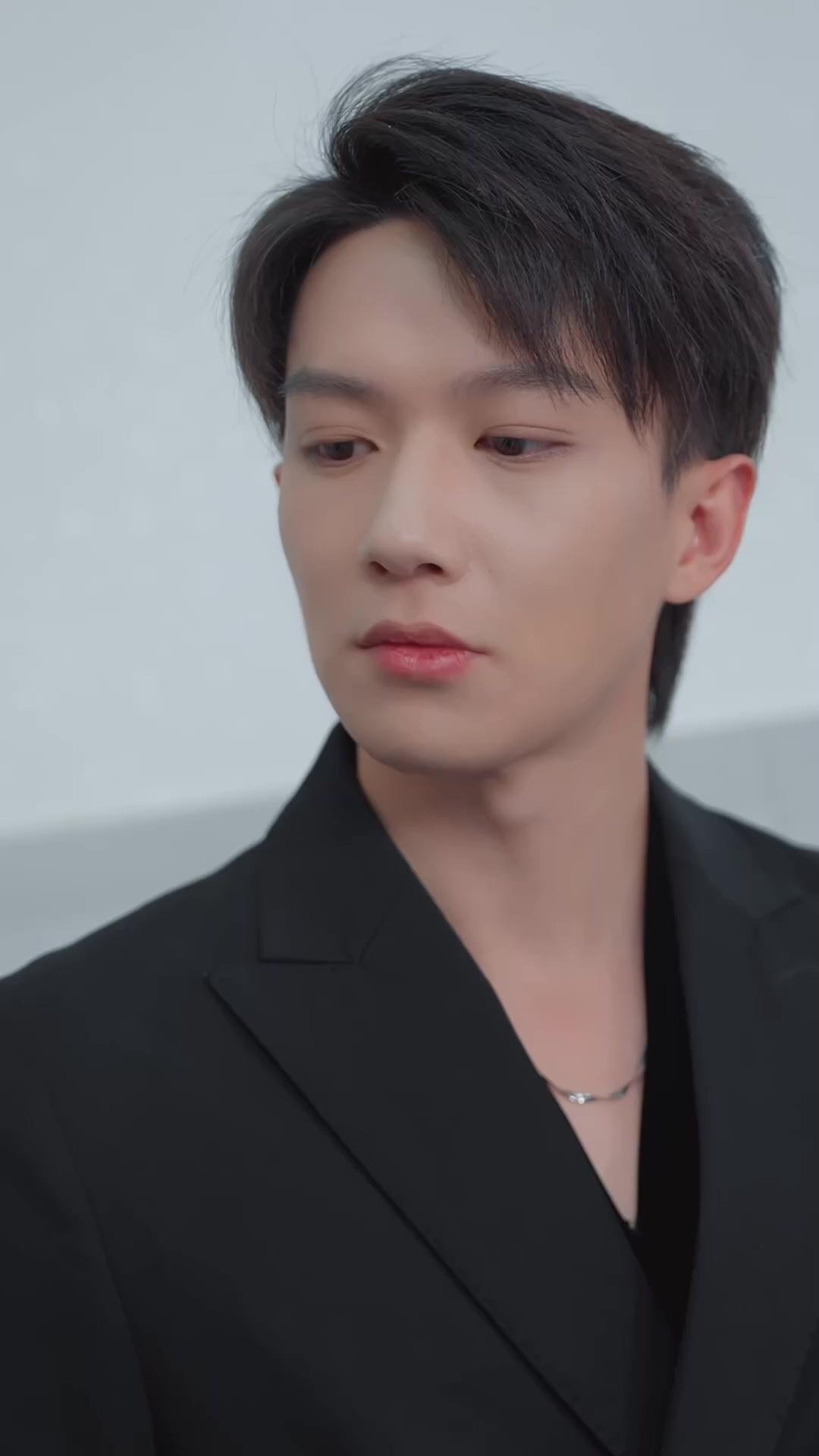 Pesta tunangan sendirian