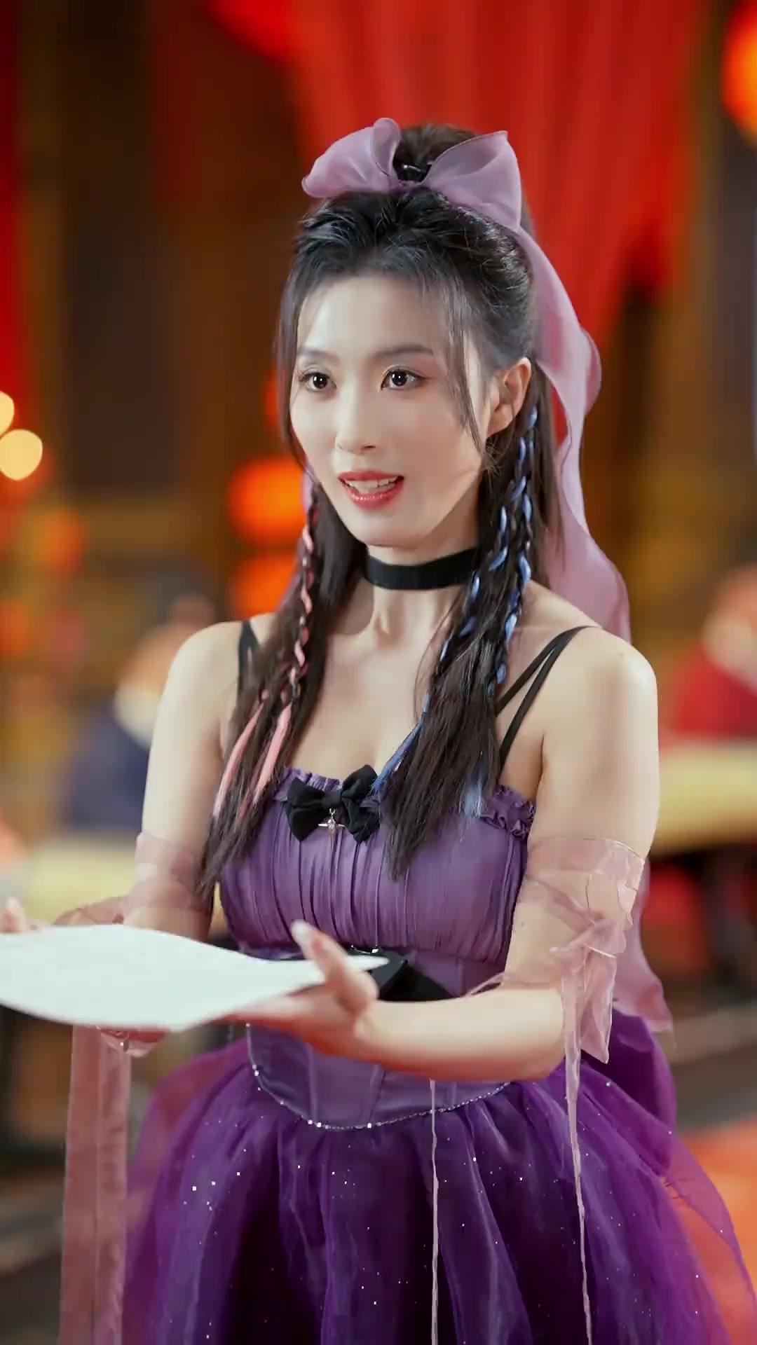 هل يُمكن ليراع أن ينازع القمر؟