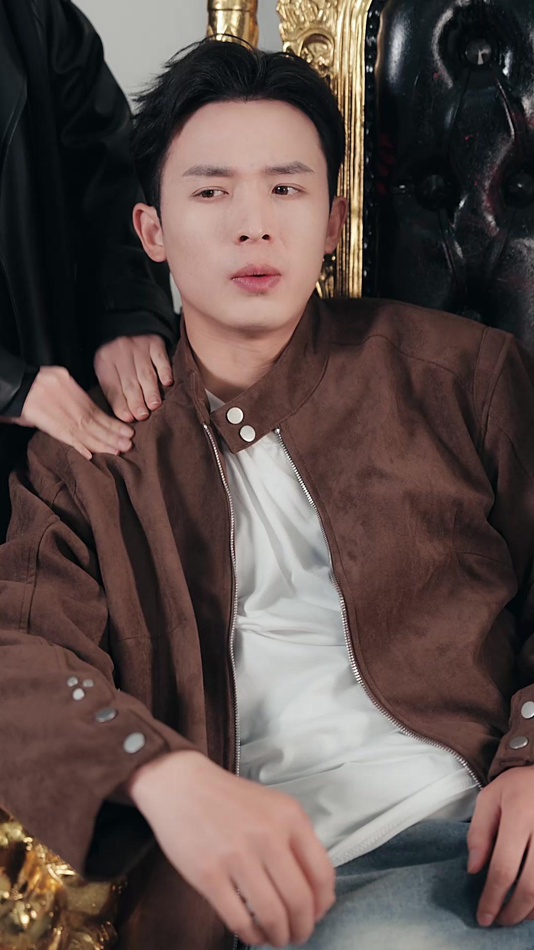 تزوجتُ رجلاً مفلسًا فاكتشفت أنه أسطورة