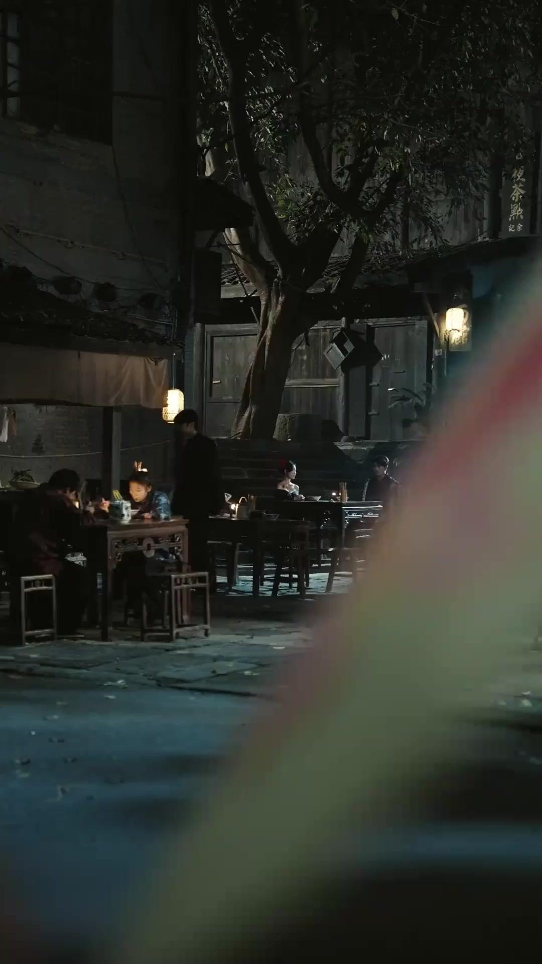 (Doblado) Alzo el filo del Este