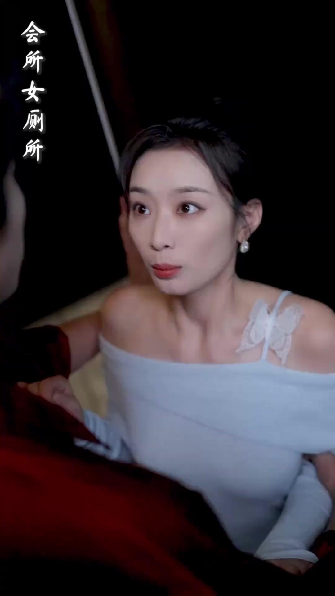 ตะวันน้อยในกรงทอง