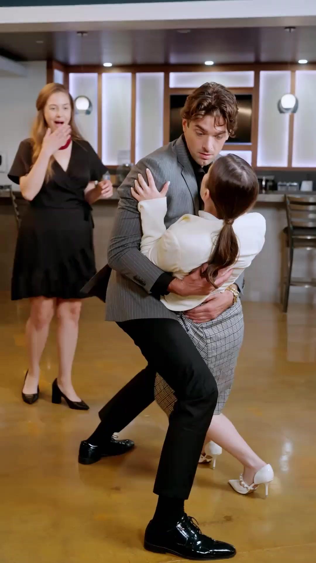 (Doblado)Atrapada como niñera del magnate