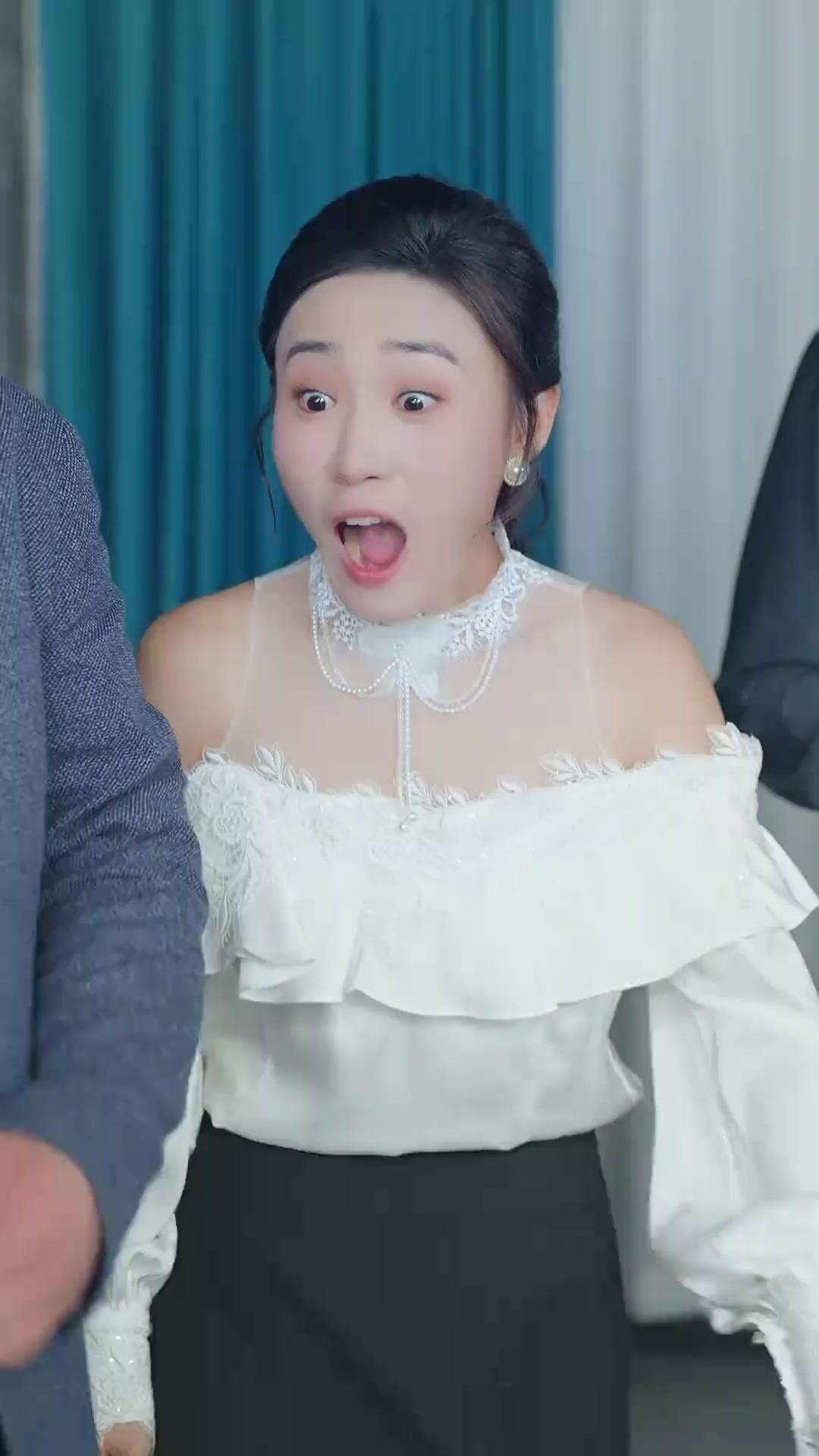 (Doblado)La reina empresarial tiene ocho años