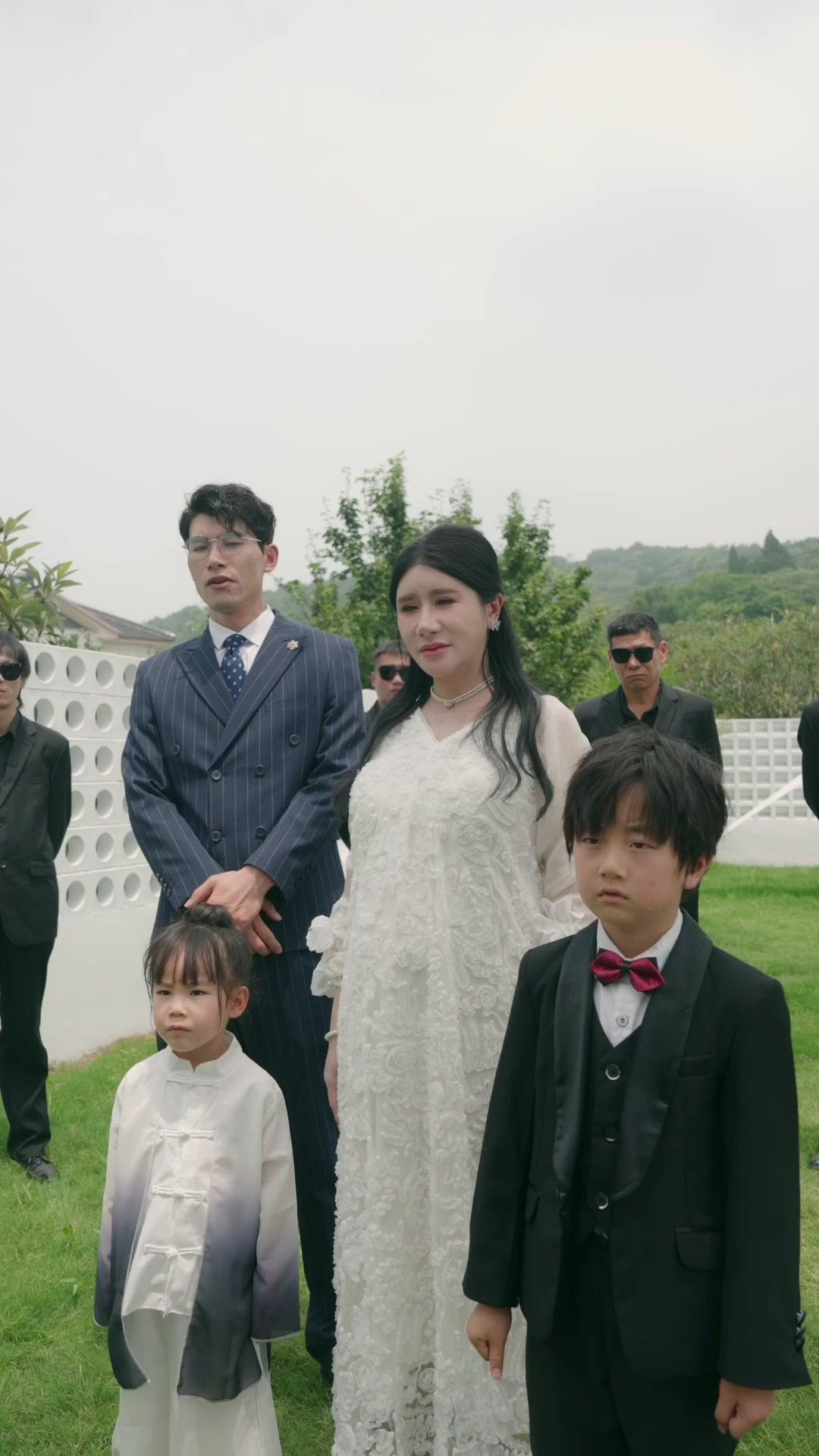 Bye, Scum Ex! Hi, Rich Life!