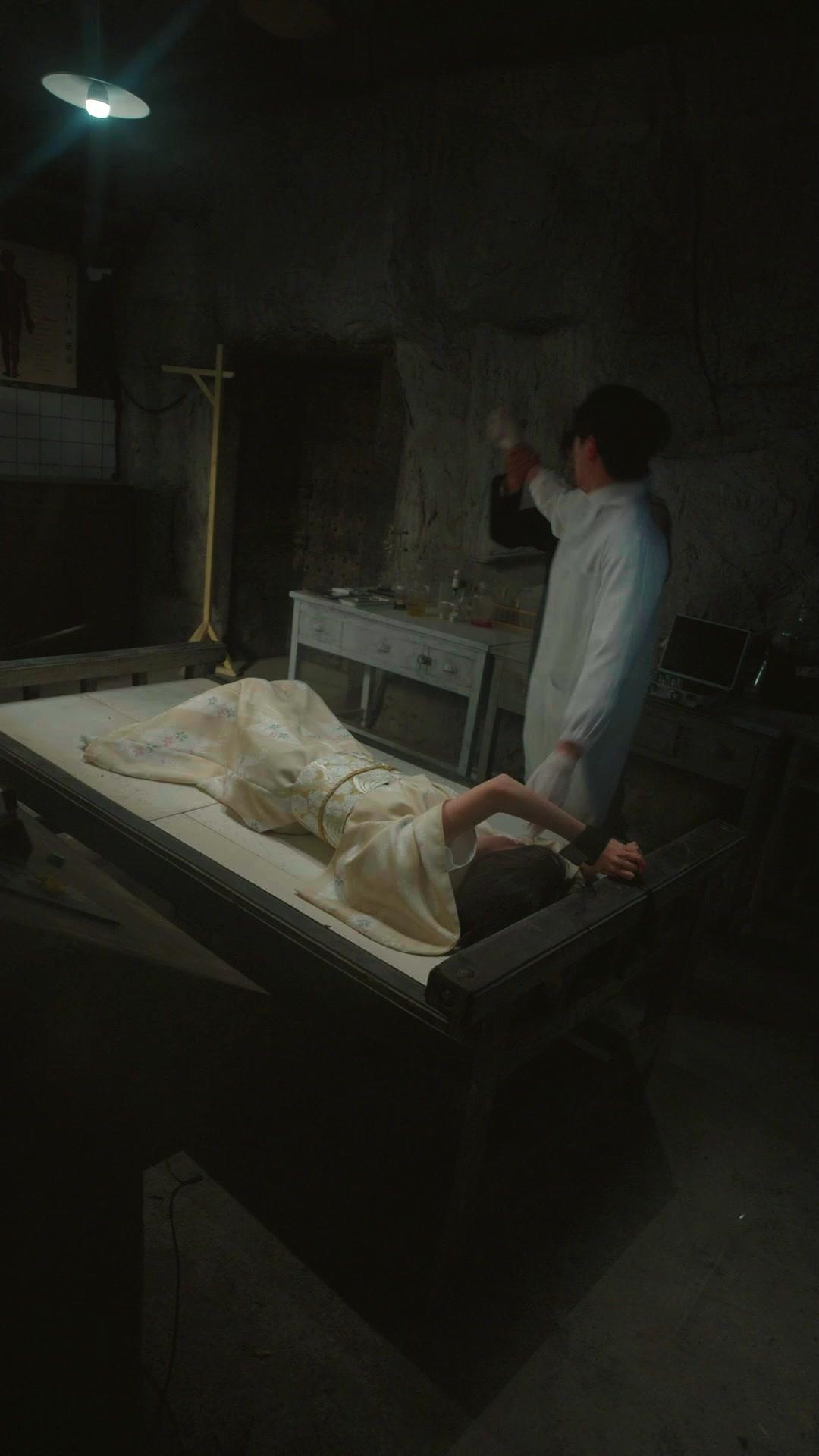 Alzo el filo del Este 