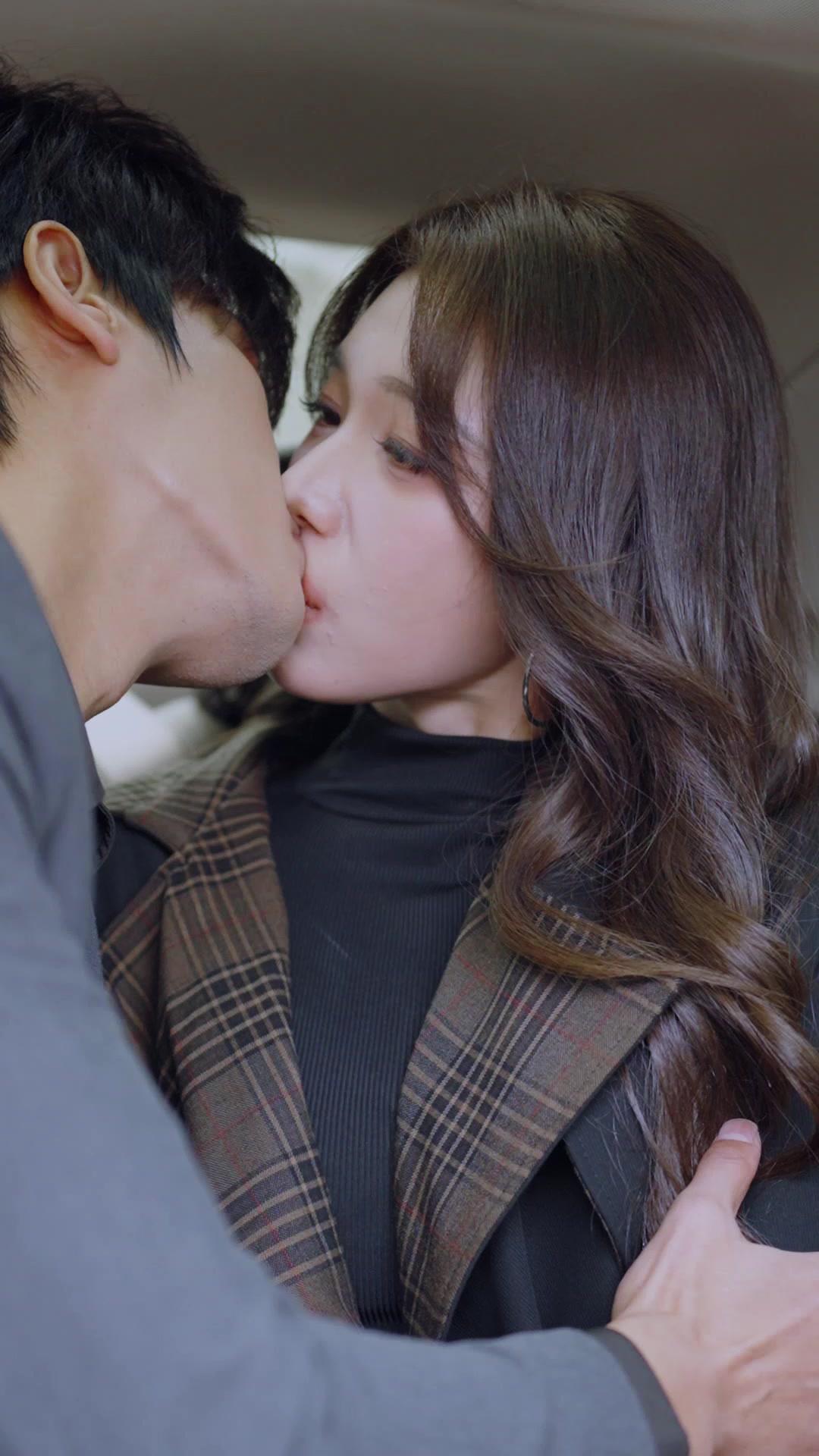 Intrigas bajo la máscara tierna