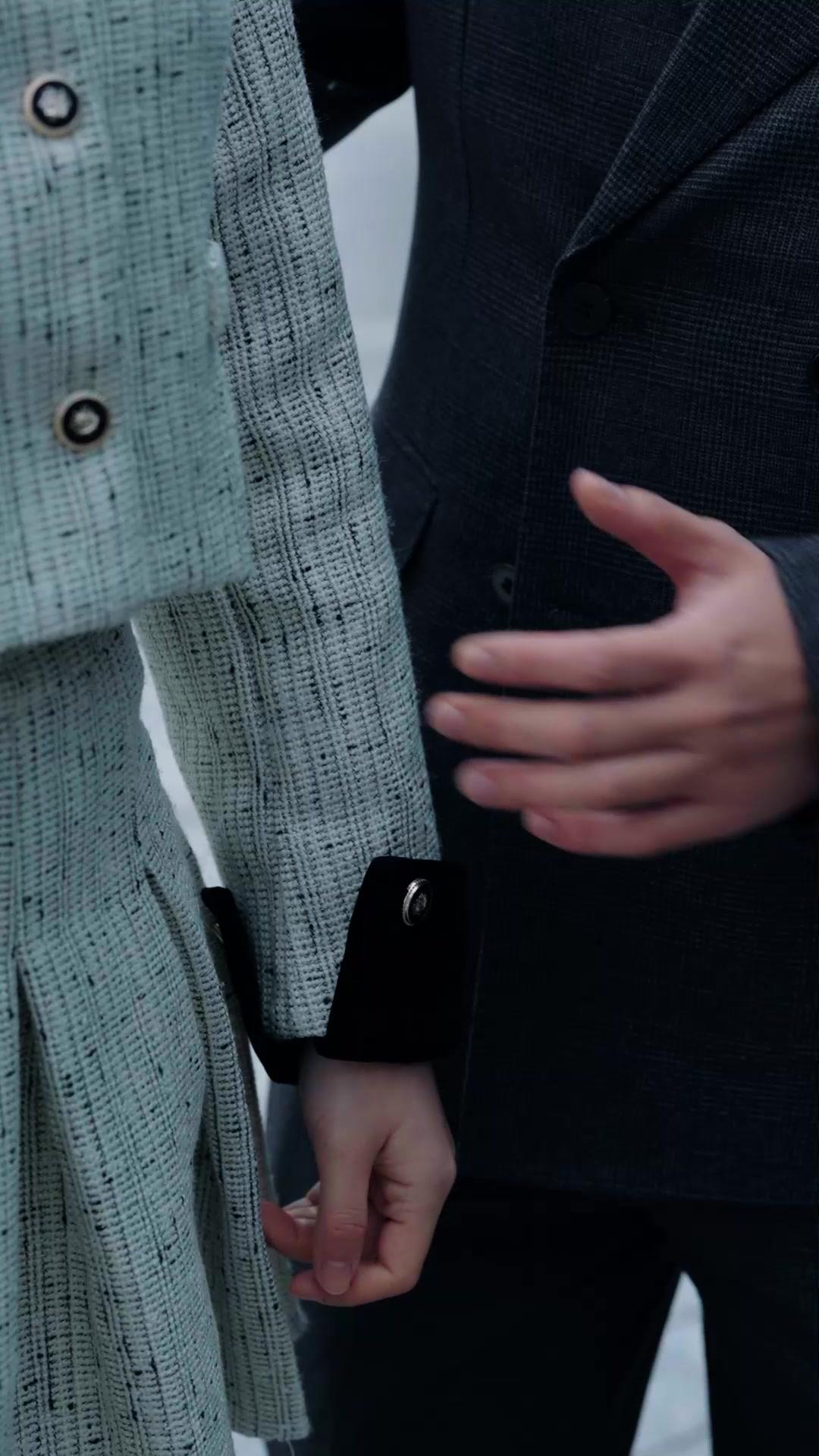 Khuôn Mặt Bà Già