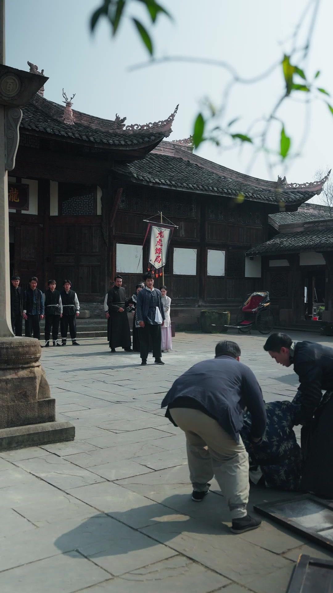 Mocked Driver, Hidden King