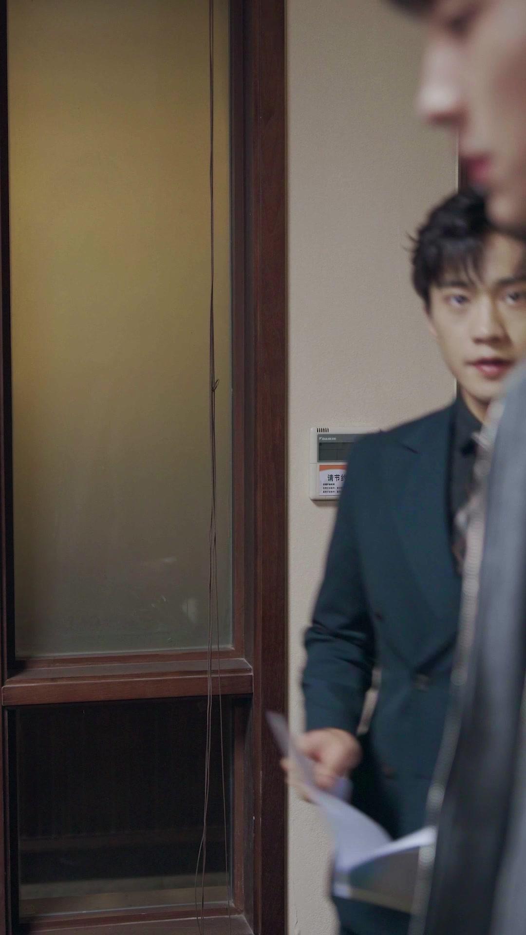 Bayangan Dendam, Nyala Cinta