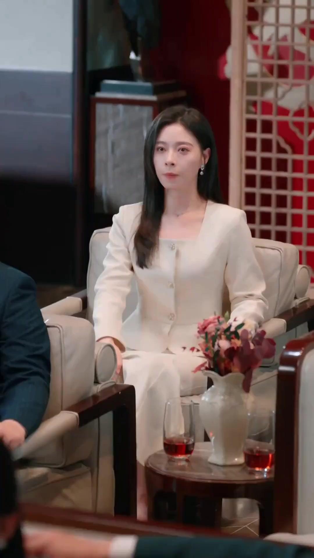 (Dublagem)Depois de Leilão, Casada com o Inimigo do Marido