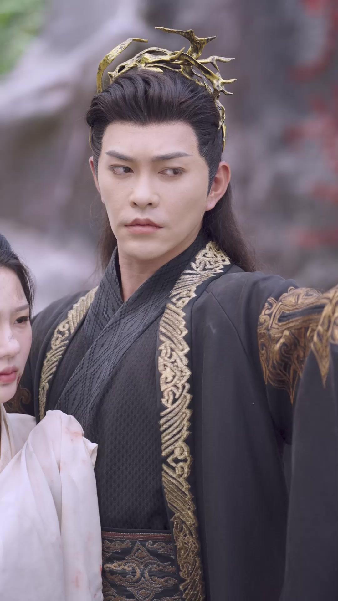 VISAGE VOLÉ, DESTIN BRISÉ