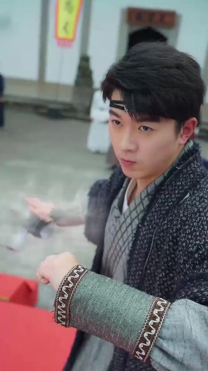 (مدبلج) حكم العالم بسيف واحد