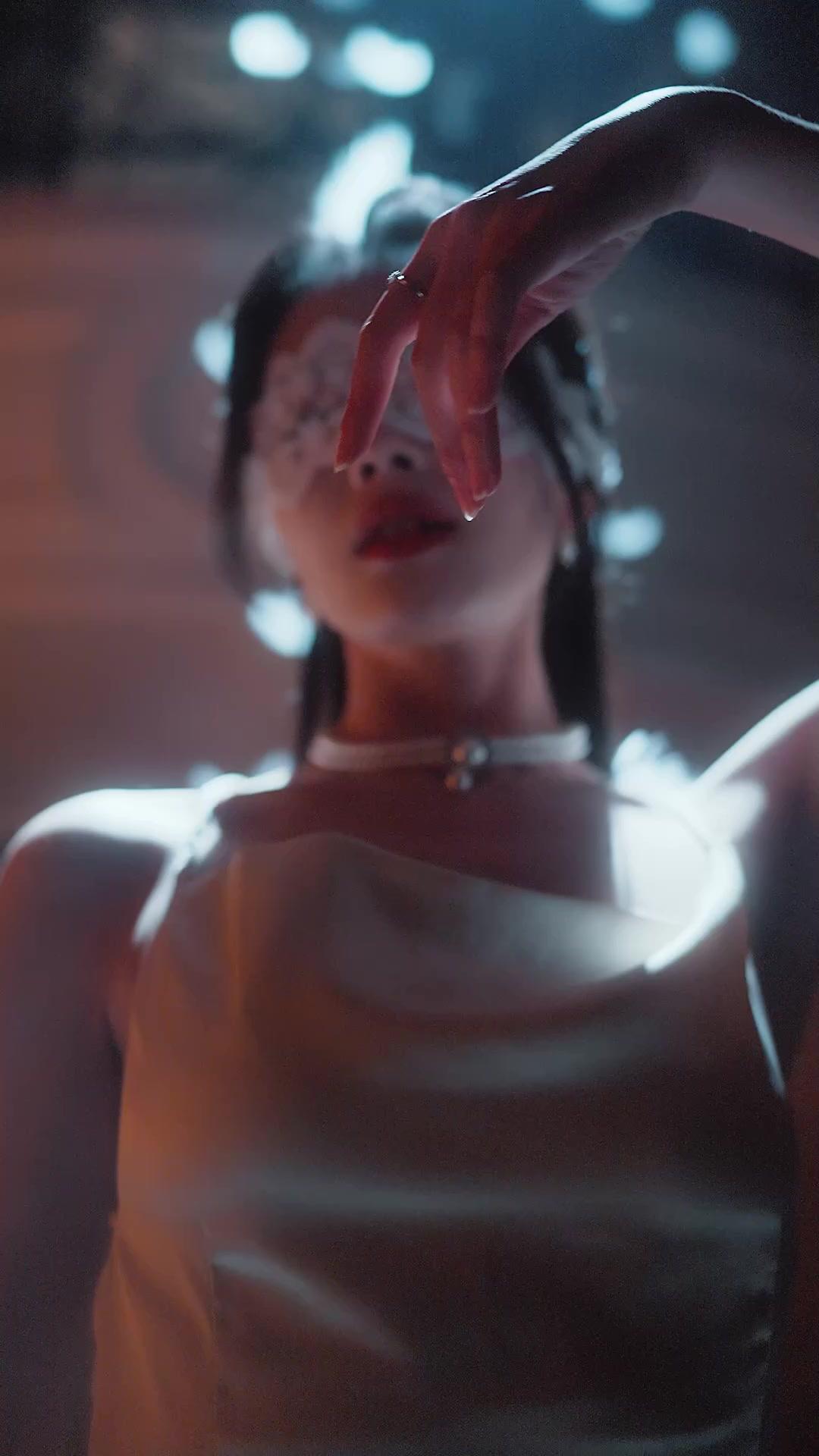 Llegó en la oscuridad