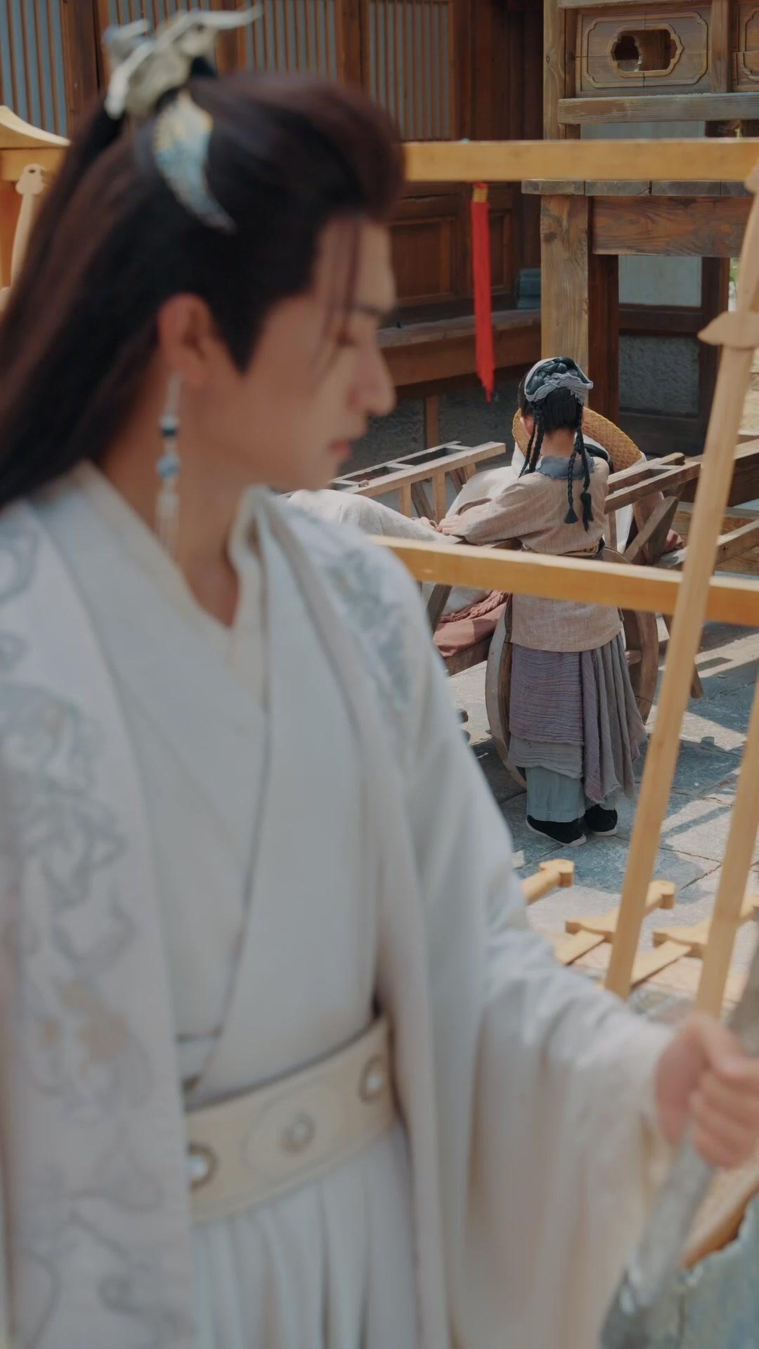 แปดปีใต้เงาสวรรค์