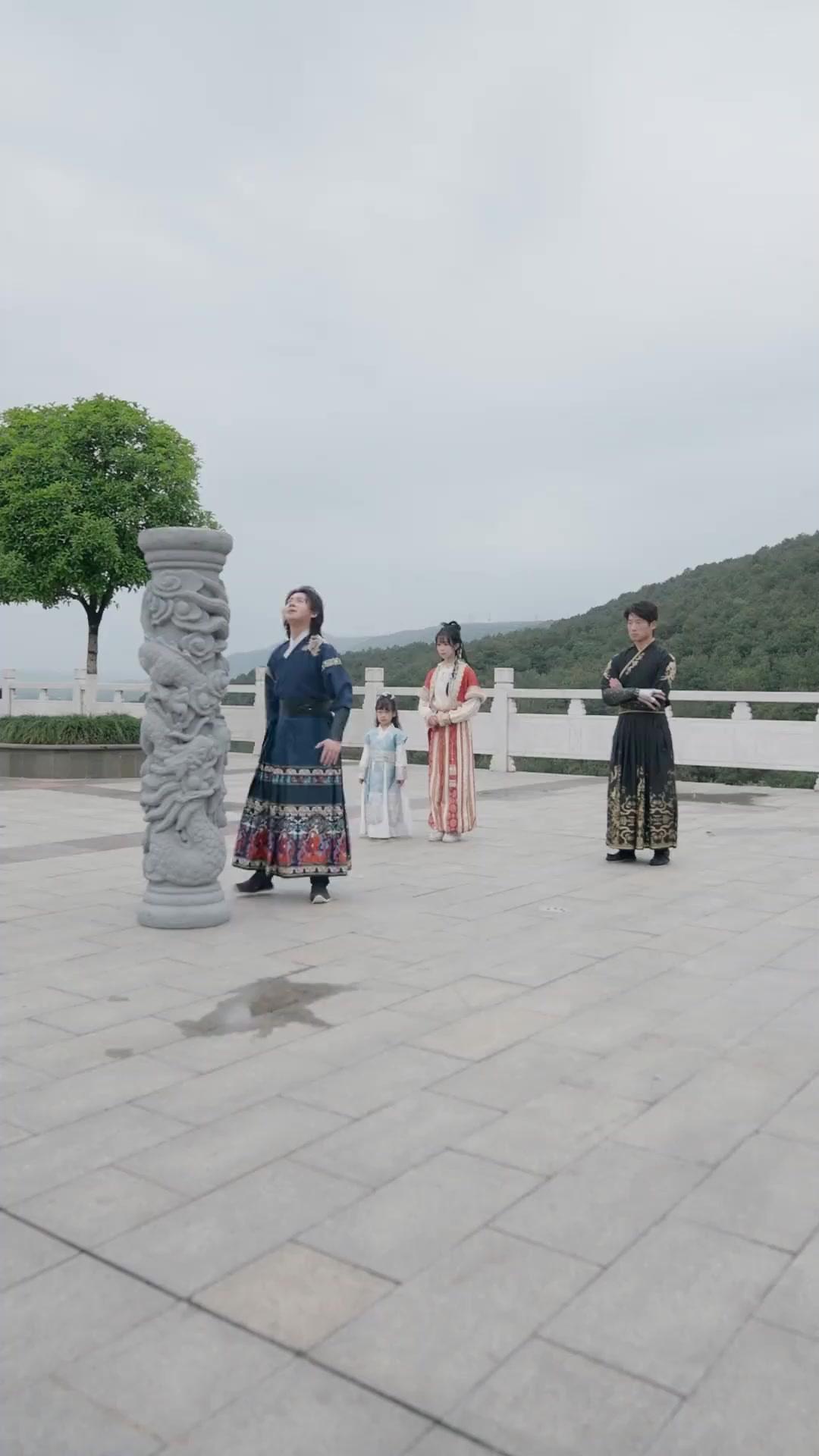 (Doblado)Honor bajo la sombra