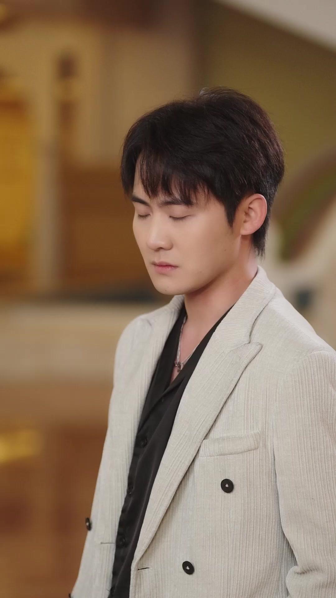 Long Uy Trấn Thiên Hạ