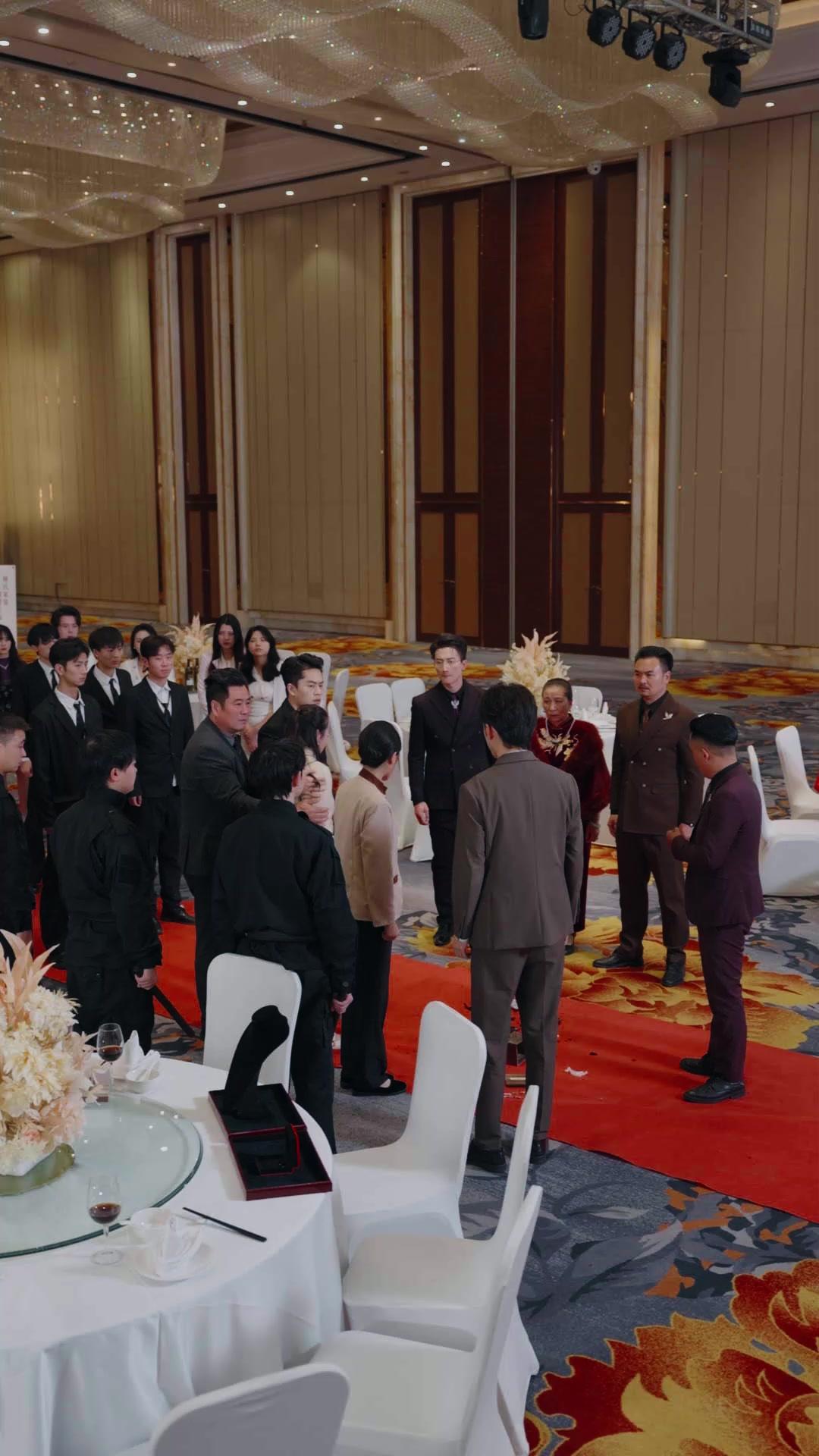 Aile Yemeğinde Masayı Devirdim