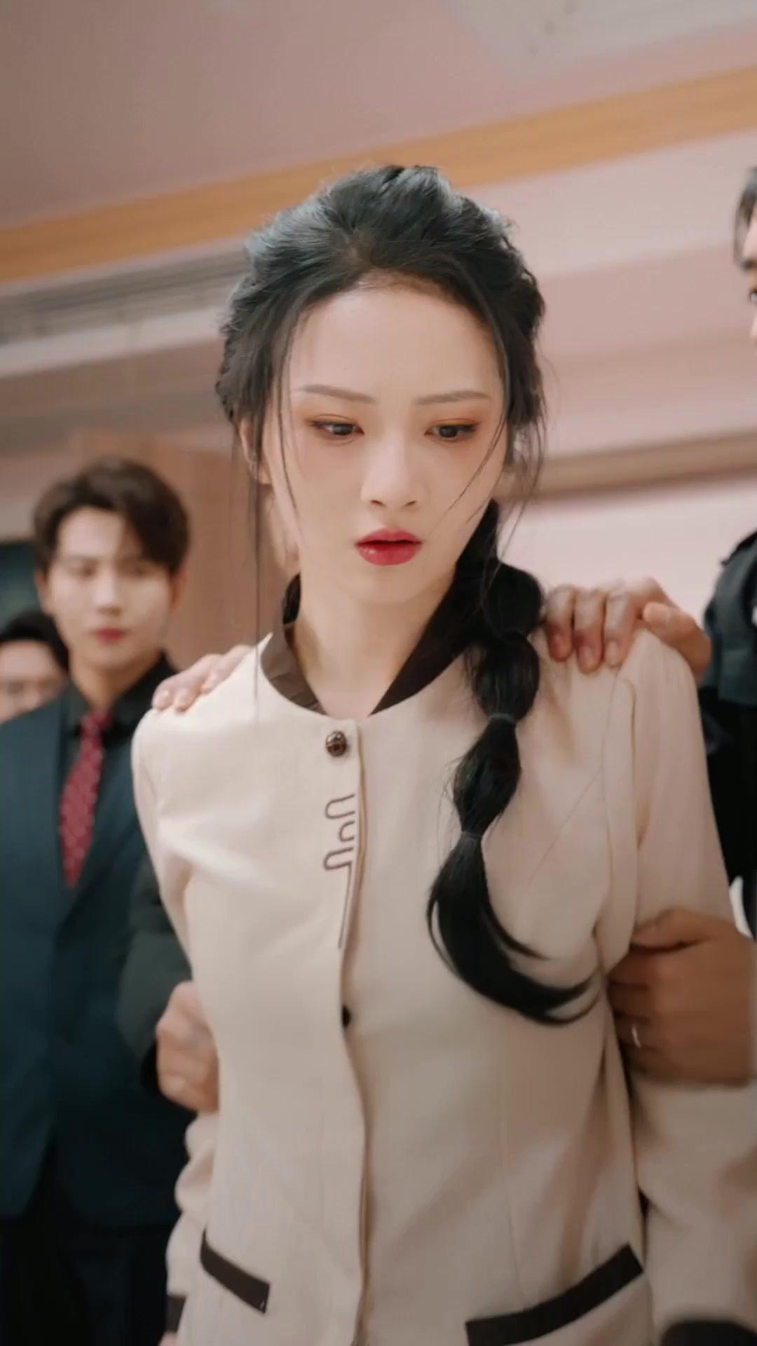 GENIE FILS, MÈRE MYSTÉRIEUSE