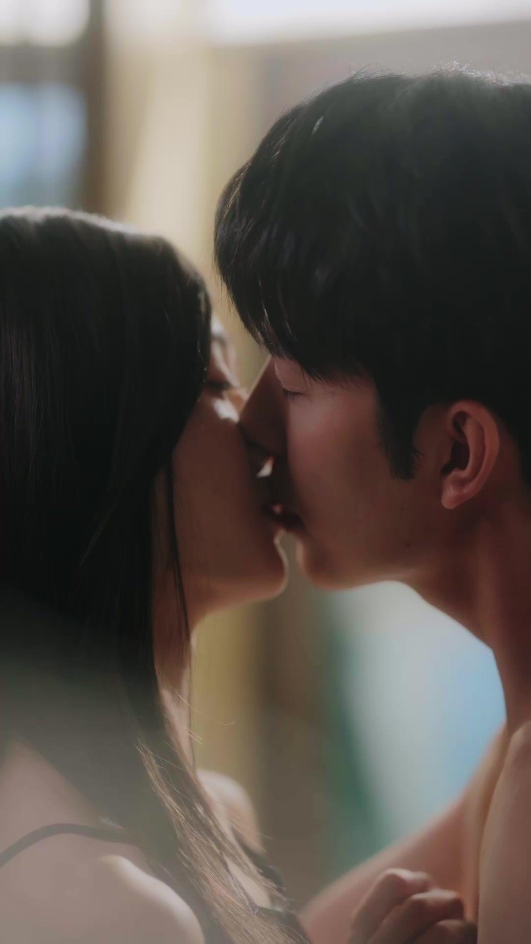 前男友，請離我太太遠點