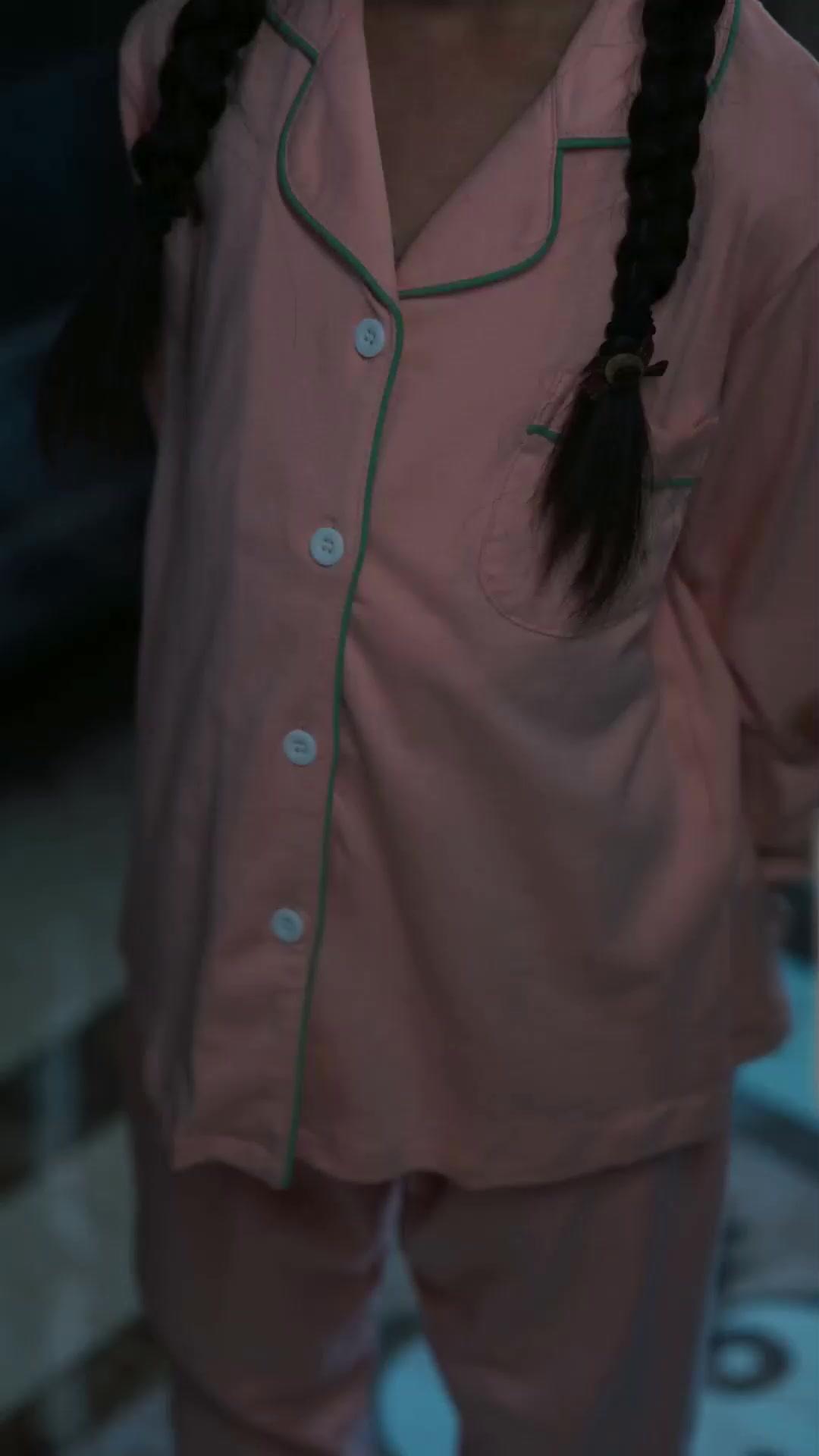 La pequeña criada es mi hija